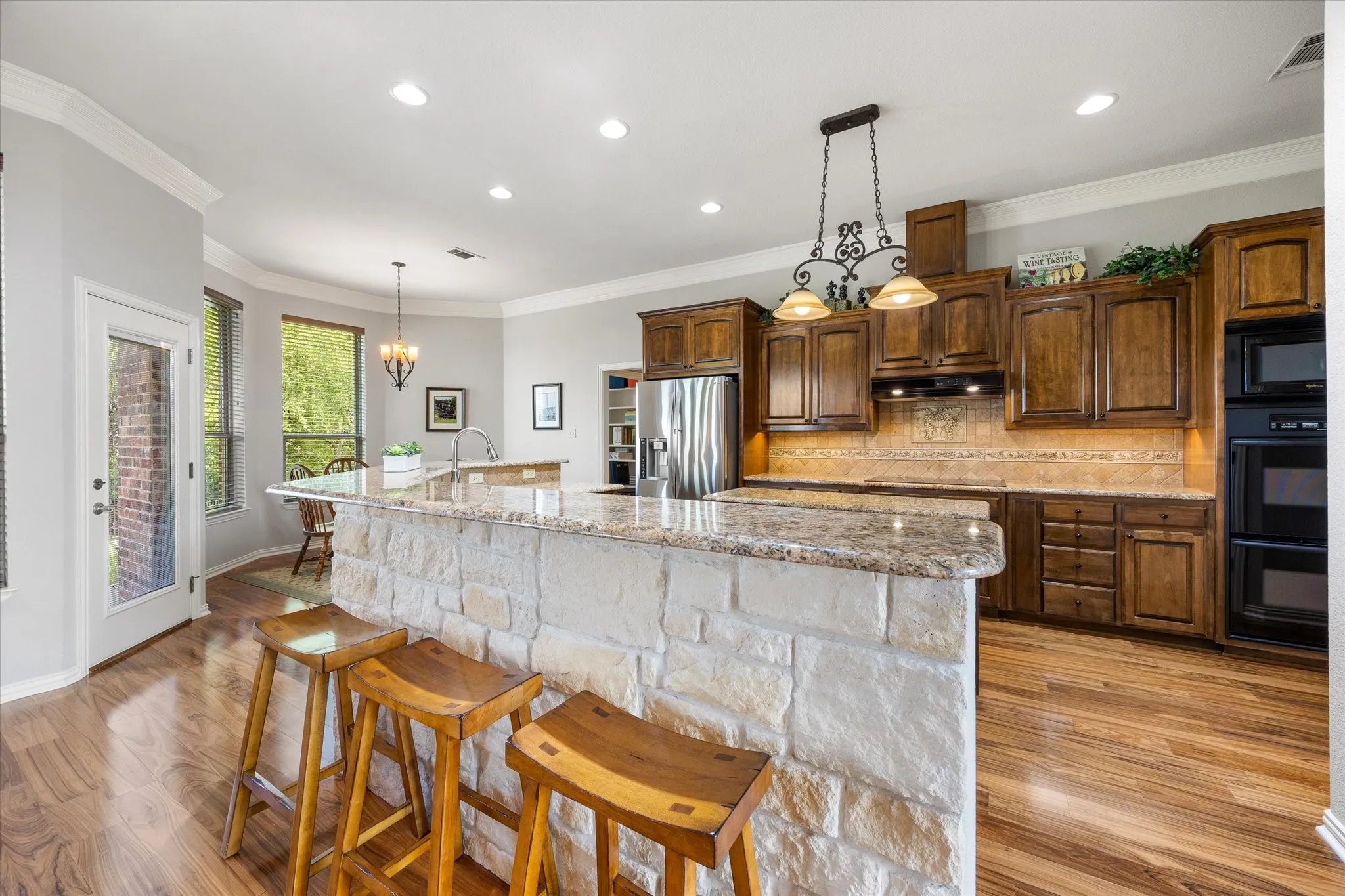 Single Family Residence For Sale in Hood County , 1616 Crow Creek Drive, Granbury, Texas 76049, 3 Bedroom, 3 Bathroom, 2 Garage spaces, 2,340 Sqft, built in 2004, mls#21386949, Real Estate Agent in Granbury, Homes For Sale in Hood county, Homes For Sale in Granbury, Realtor in Granbury Texas, Real Estate Brokerage Independent Realty Texas, Luminita Cordes Realtor