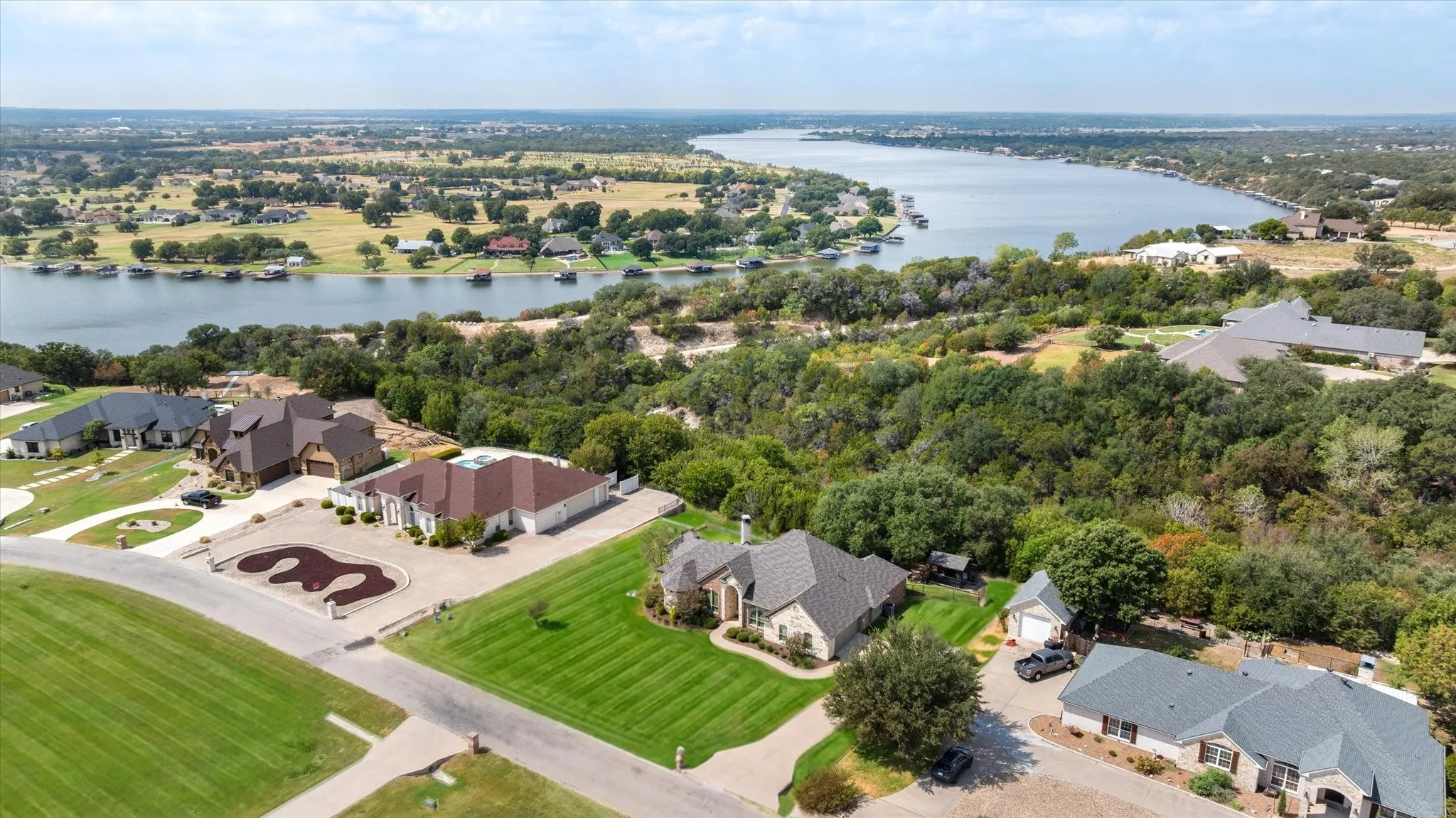 Single Family Residence For Sale in Hood County , 1616 Crow Creek Drive, Granbury, Texas 76049, 3 Bedroom, 3 Bathroom, 2 Garage spaces, 2,340 Sqft, built in 2004, mls#21386949, Real Estate Agent in Granbury, Homes For Sale in Hood county, Homes For Sale in Granbury, Realtor in Granbury Texas, Real Estate Brokerage Independent Realty Texas, Luminita Cordes Realtor