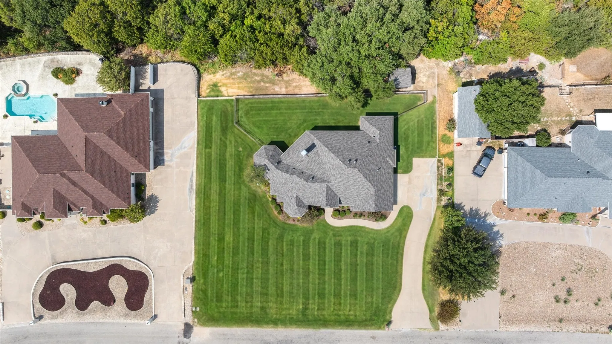 Single Family Residence For Sale in Hood County , 1616 Crow Creek Drive, Granbury, Texas 76049, 3 Bedroom, 3 Bathroom, 2 Garage spaces, 2,340 Sqft, built in 2004, mls#21386949, Real Estate Agent in Granbury, Homes For Sale in Hood county, Homes For Sale in Granbury, Realtor in Granbury Texas, Real Estate Brokerage Independent Realty Texas, Luminita Cordes Realtor