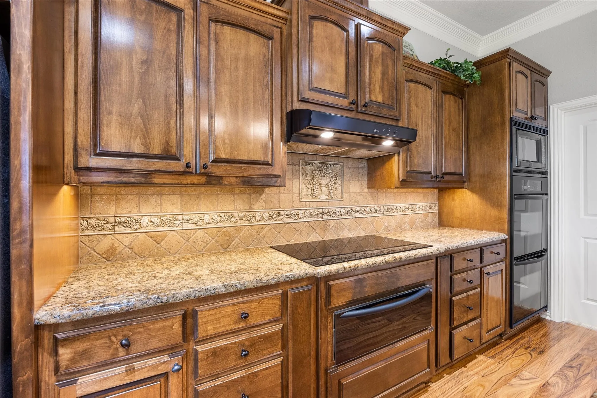 Single Family Residence For Sale in Hood County , 1616 Crow Creek Drive, Granbury, Texas 76049, 3 Bedroom, 3 Bathroom, 2 Garage spaces, 2,340 Sqft, built in 2004, mls#21386949, Real Estate Agent in Granbury, Homes For Sale in Hood county, Homes For Sale in Granbury, Realtor in Granbury Texas, Real Estate Brokerage Independent Realty Texas, Luminita Cordes Realtor