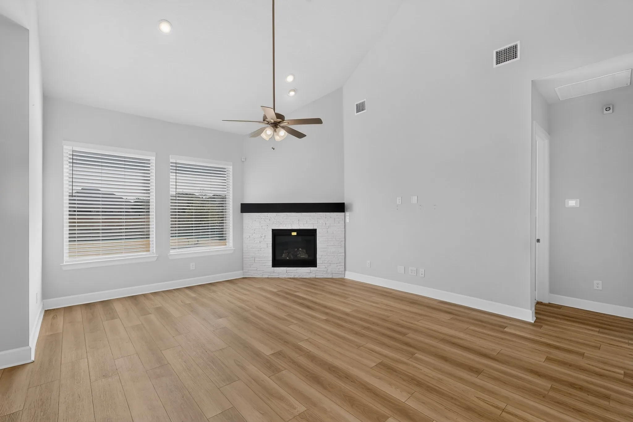 Single Family Residence For Sale in Johnson County , 1600 Trellis Drive, Mansfield, Texas 76063, 4 Bedroom, 3 Bathroom, 2 Garage spaces, 3,227 Sqft, built in 2022, mls#21376912, Real Estate Agent in Mansfield, Homes For Sale in Johnson county, Homes For Sale in Mansfield, Realtor in Mansfield Texas, Real Estate Brokerage Independent Realty Texas, Luminita Cordes Realtor