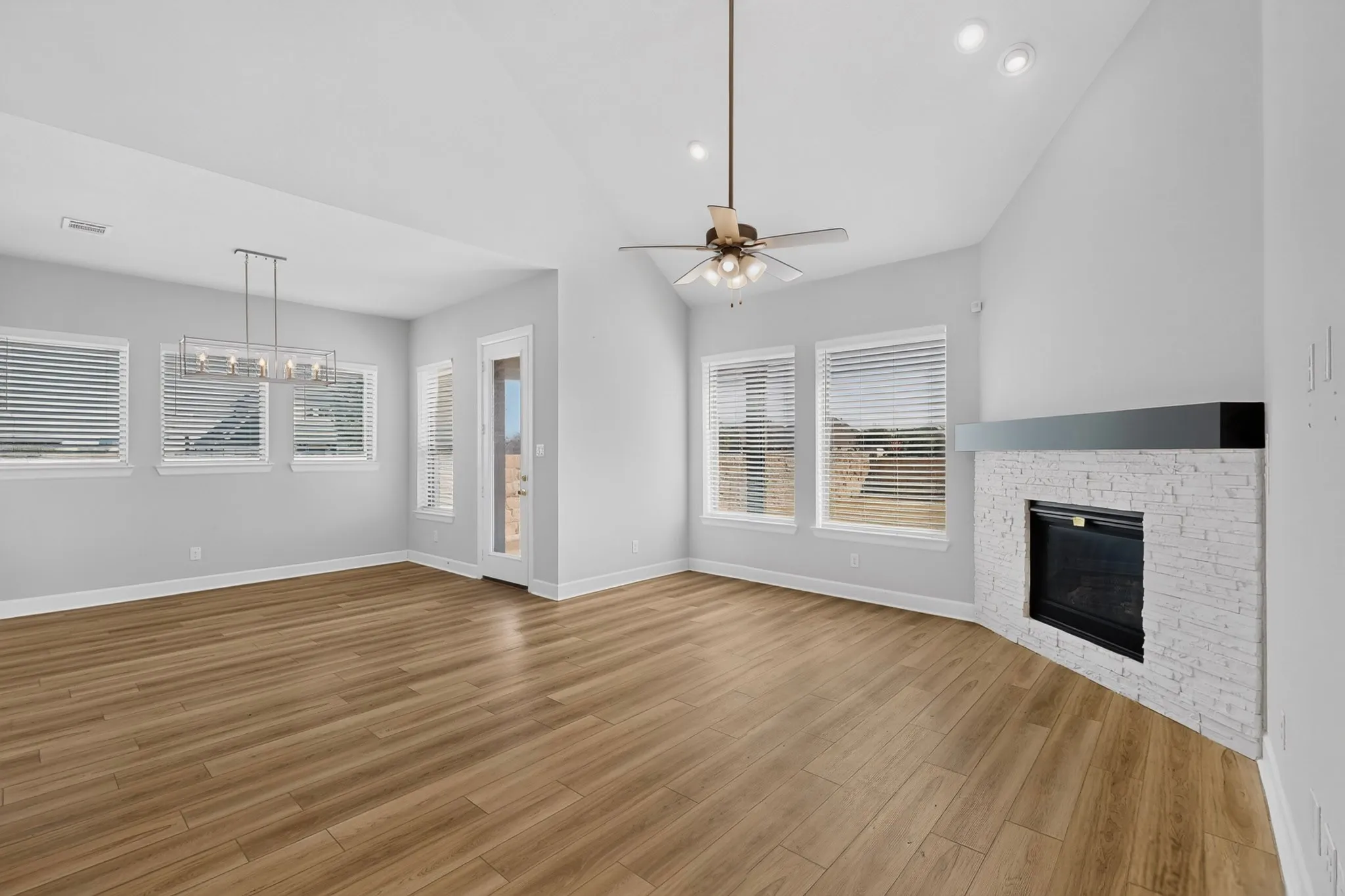 Single Family Residence For Sale in Johnson County , 1600 Trellis Drive, Mansfield, Texas 76063, 4 Bedroom, 3 Bathroom, 2 Garage spaces, 3,227 Sqft, built in 2022, mls#21376912, Real Estate Agent in Mansfield, Homes For Sale in Johnson county, Homes For Sale in Mansfield, Realtor in Mansfield Texas, Real Estate Brokerage Independent Realty Texas, Luminita Cordes Realtor