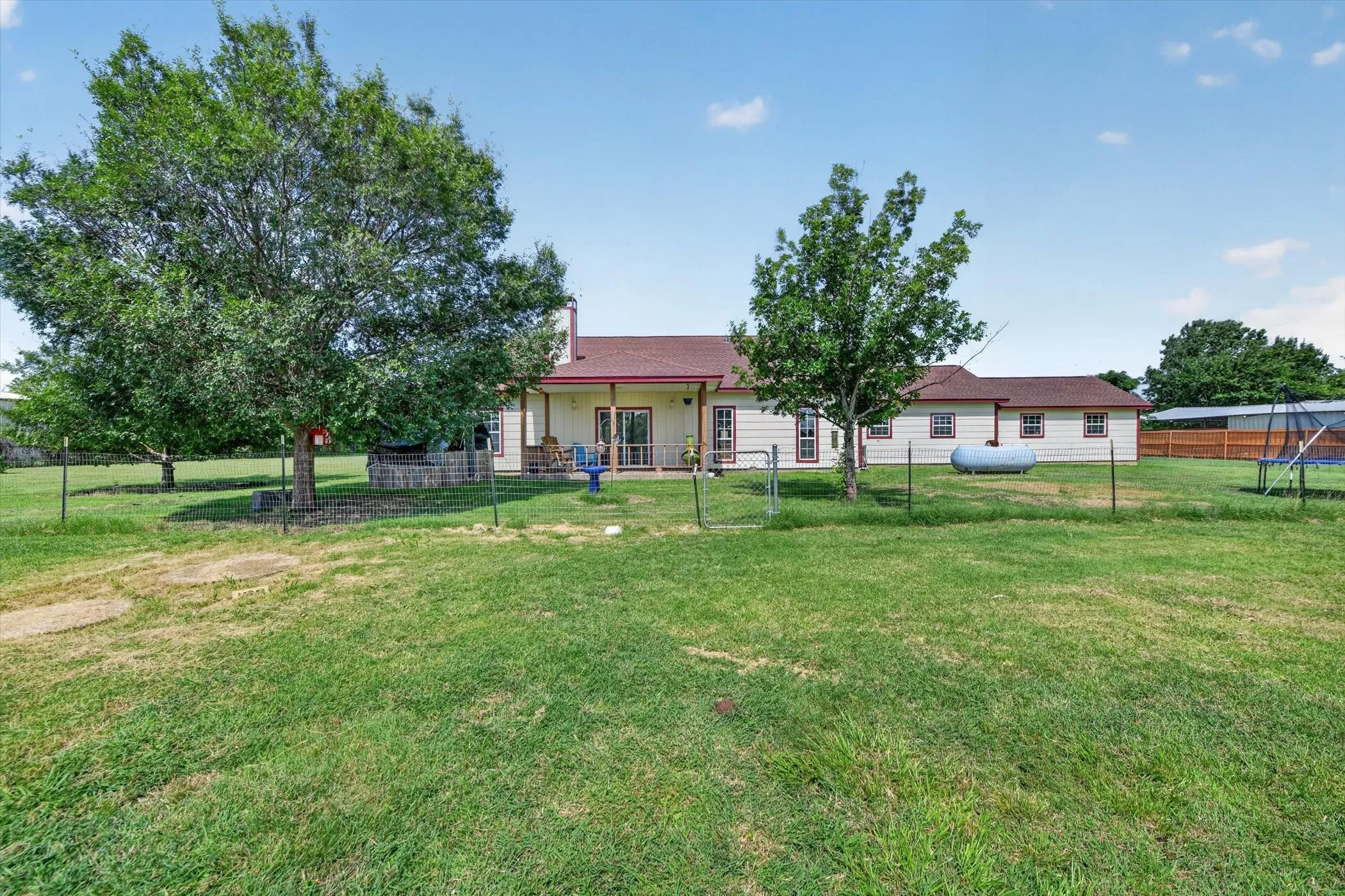 Single Family Residence For Sale in Denton County , 1958 Crockett Street, Sanger, Texas 76266, 3 Bedroom, 2 Bathroom, 4 Garage spaces, 1,816 Sqft, built in 1998, mls#21389929, Real Estate Agent in Sanger, Homes For Sale in Denton county, Homes For Sale in Sanger, Realtor in Sanger Texas, Real Estate Brokerage Independent Realty Texas, Luminita Cordes Realtor