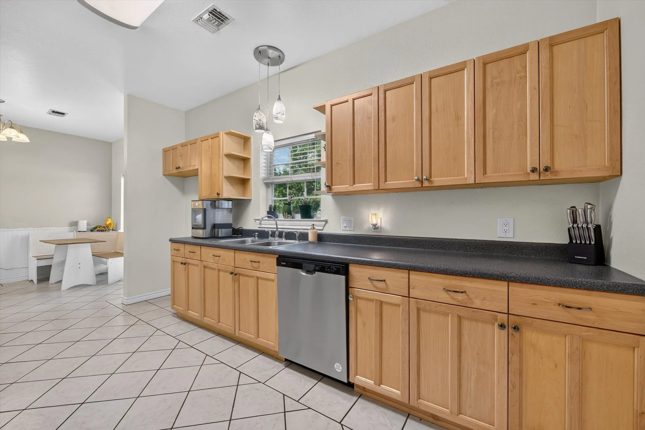 Single Family Residence For Sale in Denton County , 1958 Crockett Street, Sanger, Texas 76266, 3 Bedroom, 2 Bathroom, 4 Garage spaces, 1,816 Sqft, built in 1998, mls#21389929, Real Estate Agent in Sanger, Homes For Sale in Denton county, Homes For Sale in Sanger, Realtor in Sanger Texas, Real Estate Brokerage Independent Realty Texas, Luminita Cordes Realtor