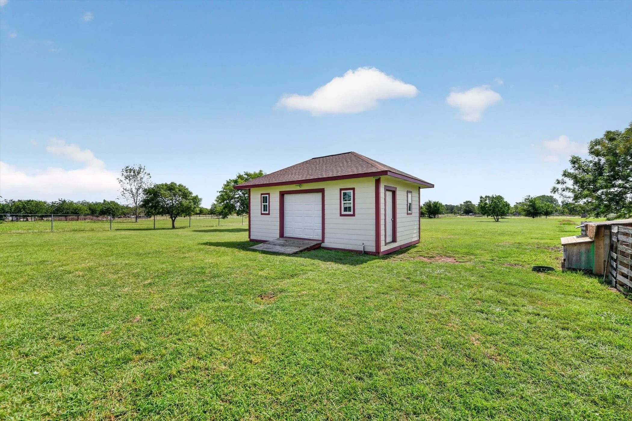 Single Family Residence For Sale in Denton County , 1958 Crockett Street, Sanger, Texas 76266, 3 Bedroom, 2 Bathroom, 4 Garage spaces, 1,816 Sqft, built in 1998, mls#21389929, Real Estate Agent in Sanger, Homes For Sale in Denton county, Homes For Sale in Sanger, Realtor in Sanger Texas, Real Estate Brokerage Independent Realty Texas, Luminita Cordes Realtor