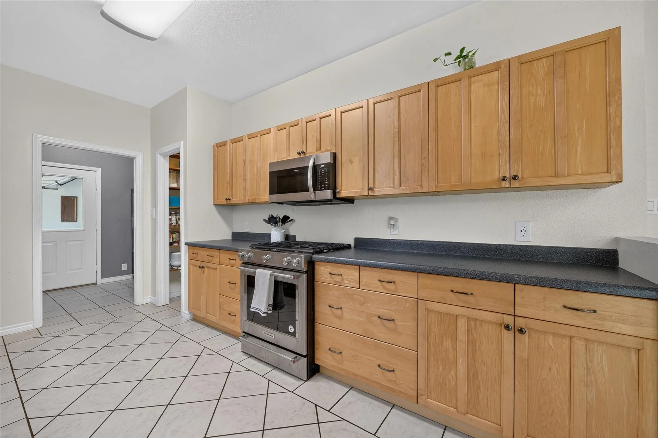 Single Family Residence For Sale in Denton County , 1958 Crockett Street, Sanger, Texas 76266, 3 Bedroom, 2 Bathroom, 4 Garage spaces, 1,816 Sqft, built in 1998, mls#21389929, Real Estate Agent in Sanger, Homes For Sale in Denton county, Homes For Sale in Sanger, Realtor in Sanger Texas, Real Estate Brokerage Independent Realty Texas, Luminita Cordes Realtor