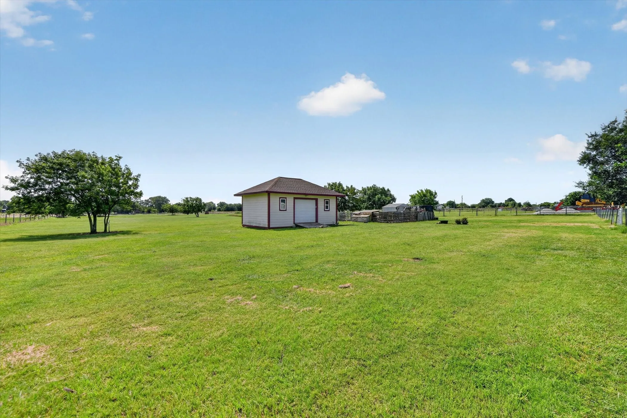 Single Family Residence For Sale in Denton County , 1958 Crockett Street, Sanger, Texas 76266, 3 Bedroom, 2 Bathroom, 4 Garage spaces, 1,816 Sqft, built in 1998, mls#21389929, Real Estate Agent in Sanger, Homes For Sale in Denton county, Homes For Sale in Sanger, Realtor in Sanger Texas, Real Estate Brokerage Independent Realty Texas, Luminita Cordes Realtor