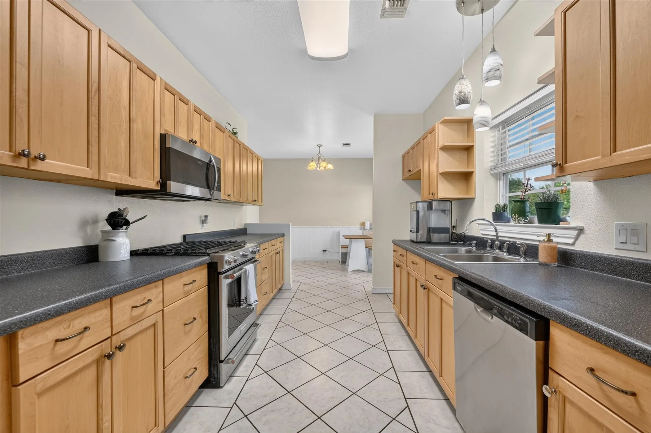 Single Family Residence For Sale in Denton County , 1958 Crockett Street, Sanger, Texas 76266, 3 Bedroom, 2 Bathroom, 4 Garage spaces, 1,816 Sqft, built in 1998, mls#21389929, Real Estate Agent in Sanger, Homes For Sale in Denton county, Homes For Sale in Sanger, Realtor in Sanger Texas, Real Estate Brokerage Independent Realty Texas, Luminita Cordes Realtor