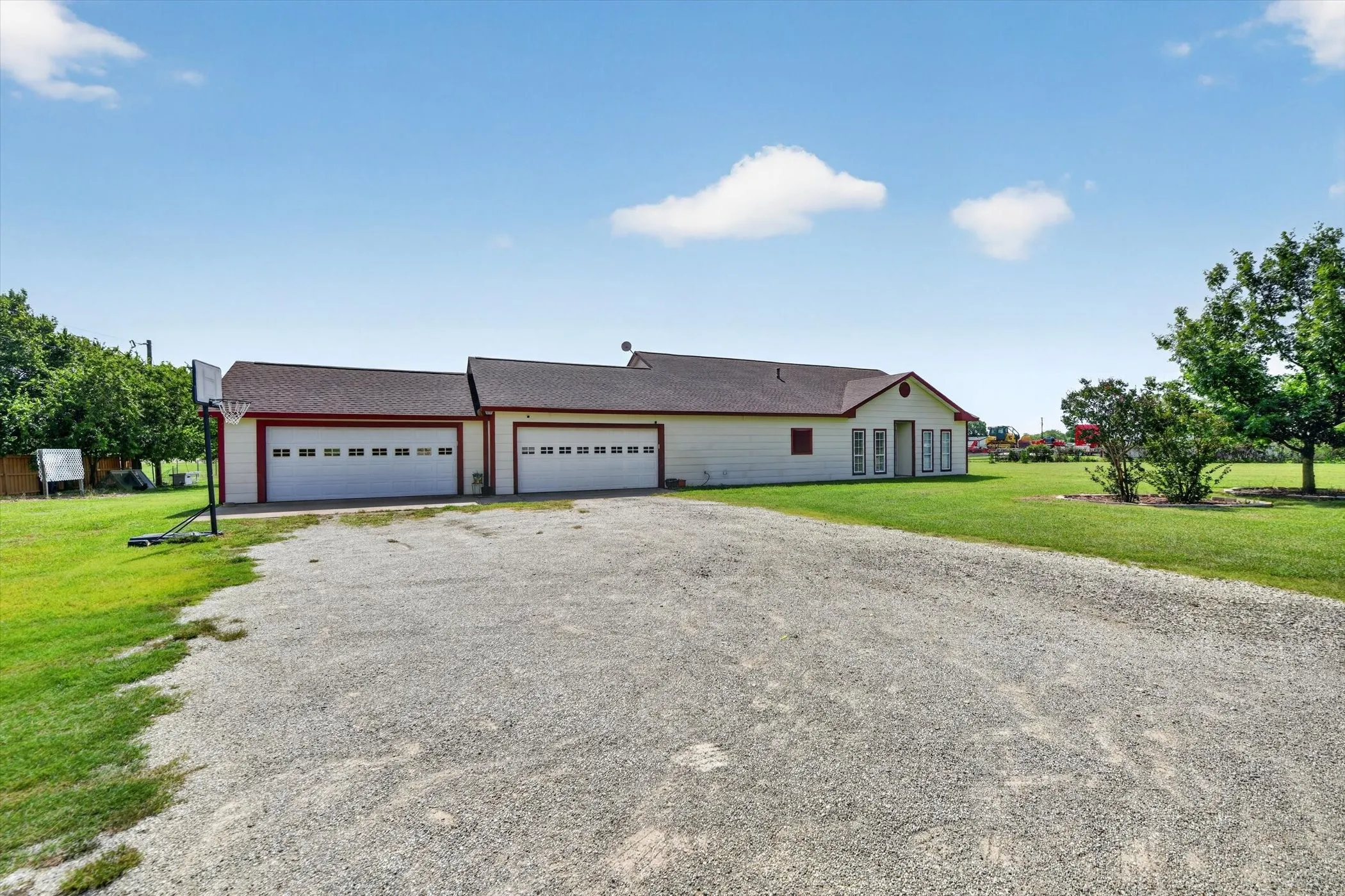 Single Family Residence For Sale in Denton County , 1958 Crockett Street, Sanger, Texas 76266, 3 Bedroom, 2 Bathroom, 4 Garage spaces, 1,816 Sqft, built in 1998, mls#21389929, Real Estate Agent in Sanger, Homes For Sale in Denton county, Homes For Sale in Sanger, Realtor in Sanger Texas, Real Estate Brokerage Independent Realty Texas, Luminita Cordes Realtor