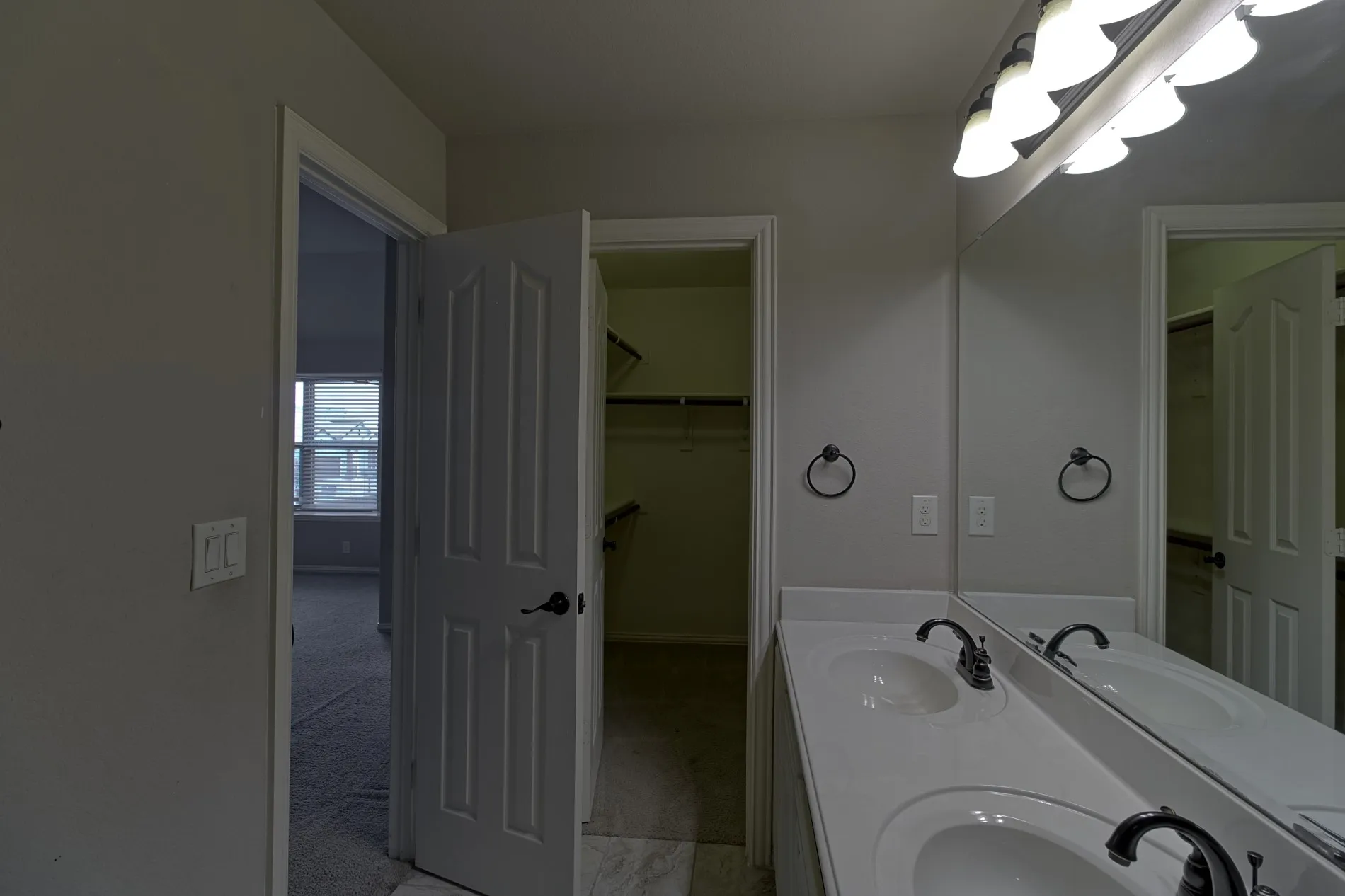 Single Family Residence For Sale in Kaufman County , 1952 Knoxbridge Road, Forney, Texas 75126, 5 Bedroom, 4 Bathroom, 2 Garage spaces, 3,736 Sqft, built in 2014, mls#21388329, Real Estate Agent in Forney, Homes For Sale in Kaufman county, Homes For Sale in Forney, Realtor in Forney Texas, Real Estate Brokerage Independent Realty Texas, Luminita Cordes Realtor