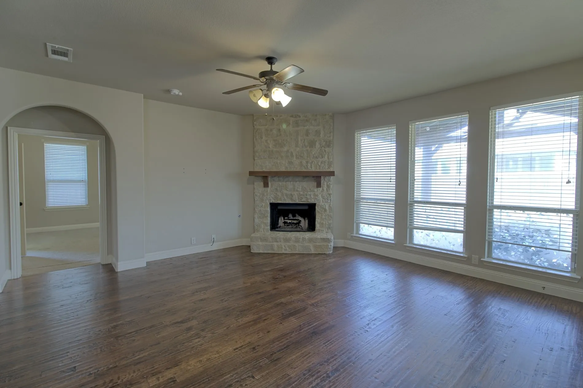 Single Family Residence For Sale in Kaufman County , 1952 Knoxbridge Road, Forney, Texas 75126, 5 Bedroom, 4 Bathroom, 2 Garage spaces, 3,736 Sqft, built in 2014, mls#21388329, Real Estate Agent in Forney, Homes For Sale in Kaufman county, Homes For Sale in Forney, Realtor in Forney Texas, Real Estate Brokerage Independent Realty Texas, Luminita Cordes Realtor