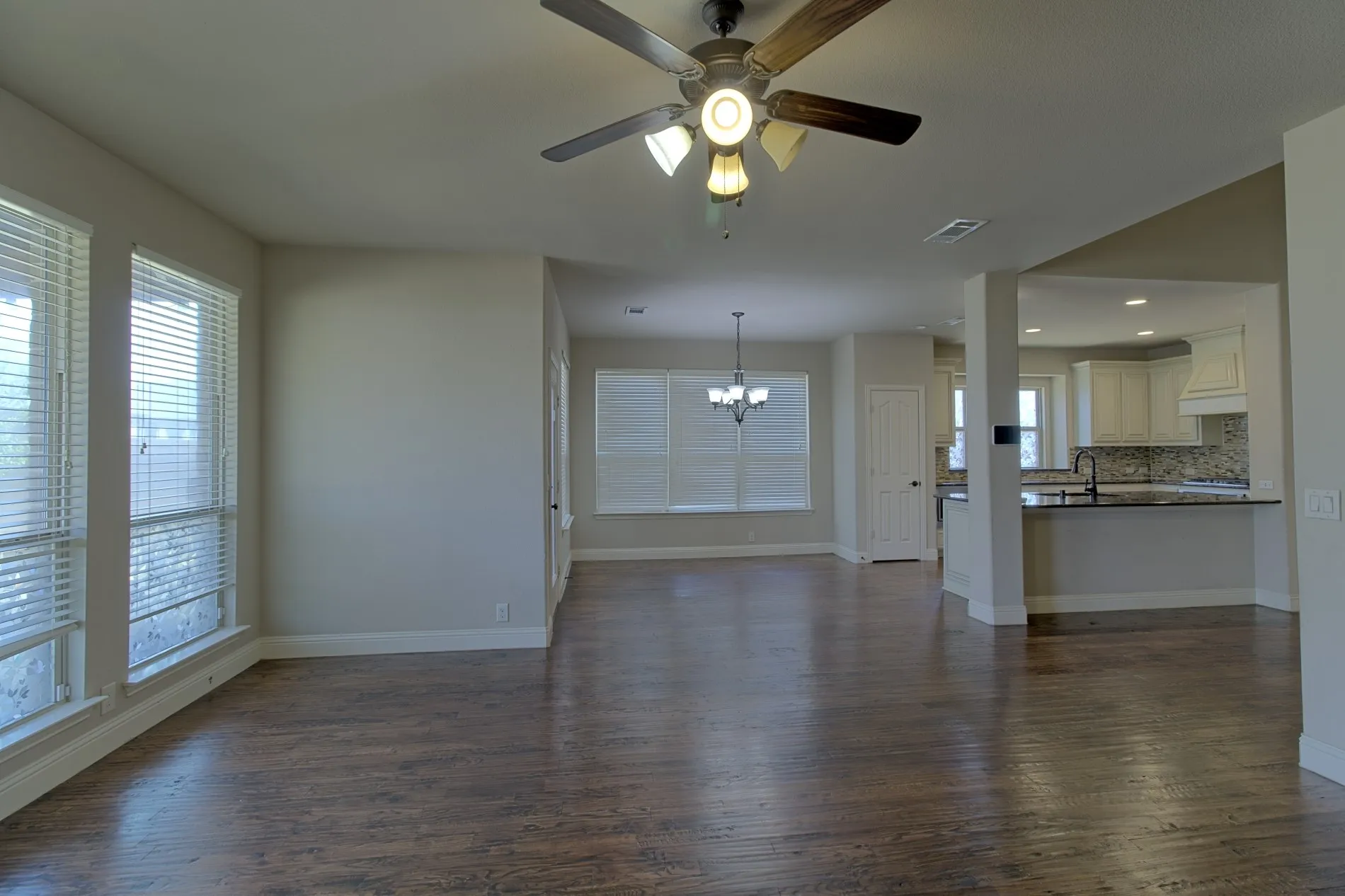 Single Family Residence For Sale in Kaufman County , 1952 Knoxbridge Road, Forney, Texas 75126, 5 Bedroom, 4 Bathroom, 2 Garage spaces, 3,736 Sqft, built in 2014, mls#21388329, Real Estate Agent in Forney, Homes For Sale in Kaufman county, Homes For Sale in Forney, Realtor in Forney Texas, Real Estate Brokerage Independent Realty Texas, Luminita Cordes Realtor