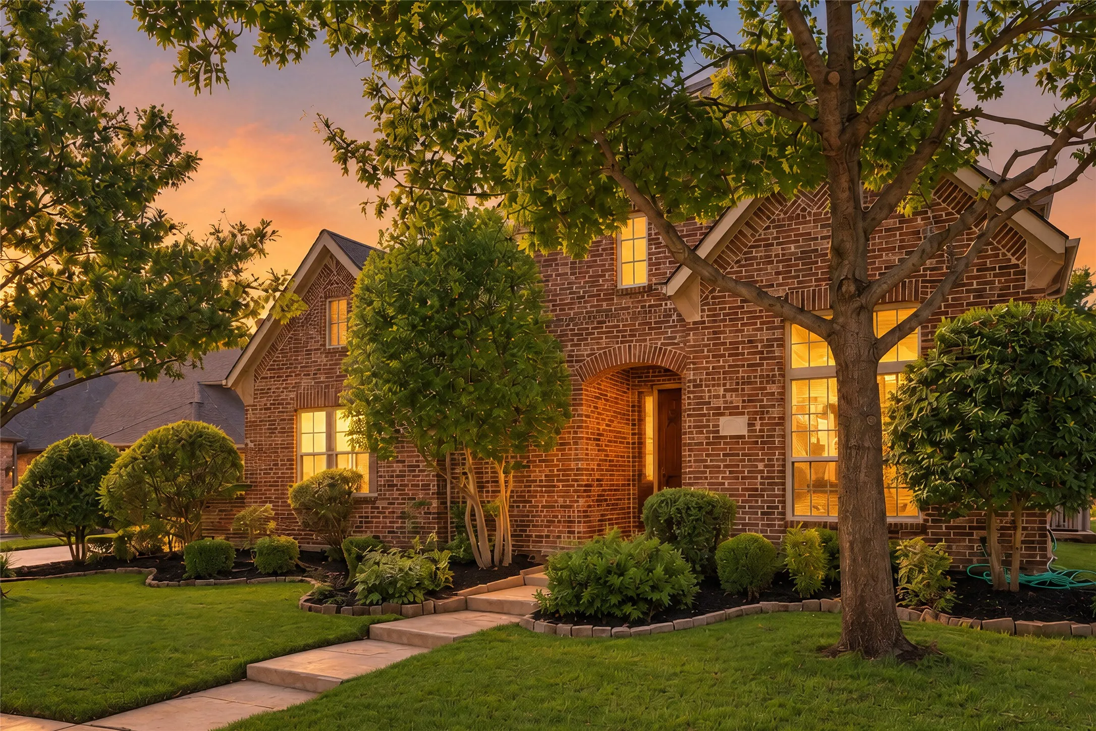 Single Family Residence For Sale in Denton County , 620 Kimbro Avenue, Lantana, Texas 76226, 5 Bedroom, 7 Bathroom, 3 Garage spaces, 4,527 Sqft, built in 2010, mls#21386414, Real Estate Agent in Lantana, Homes For Sale in Denton county, Homes For Sale in Lantana, Realtor in Lantana Texas, Real Estate Brokerage Independent Realty Texas, Luminita Cordes Realtor