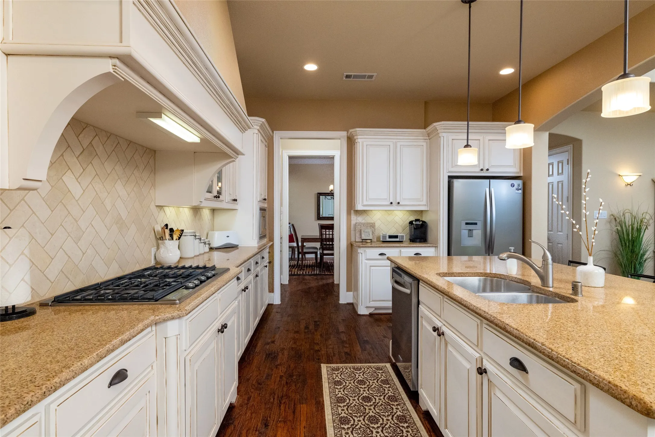 Single Family Residence For Sale in Denton County , 620 Kimbro Avenue, Lantana, Texas 76226, 5 Bedroom, 7 Bathroom, 3 Garage spaces, 4,527 Sqft, built in 2010, mls#21386414, Real Estate Agent in Lantana, Homes For Sale in Denton county, Homes For Sale in Lantana, Realtor in Lantana Texas, Real Estate Brokerage Independent Realty Texas, Luminita Cordes Realtor