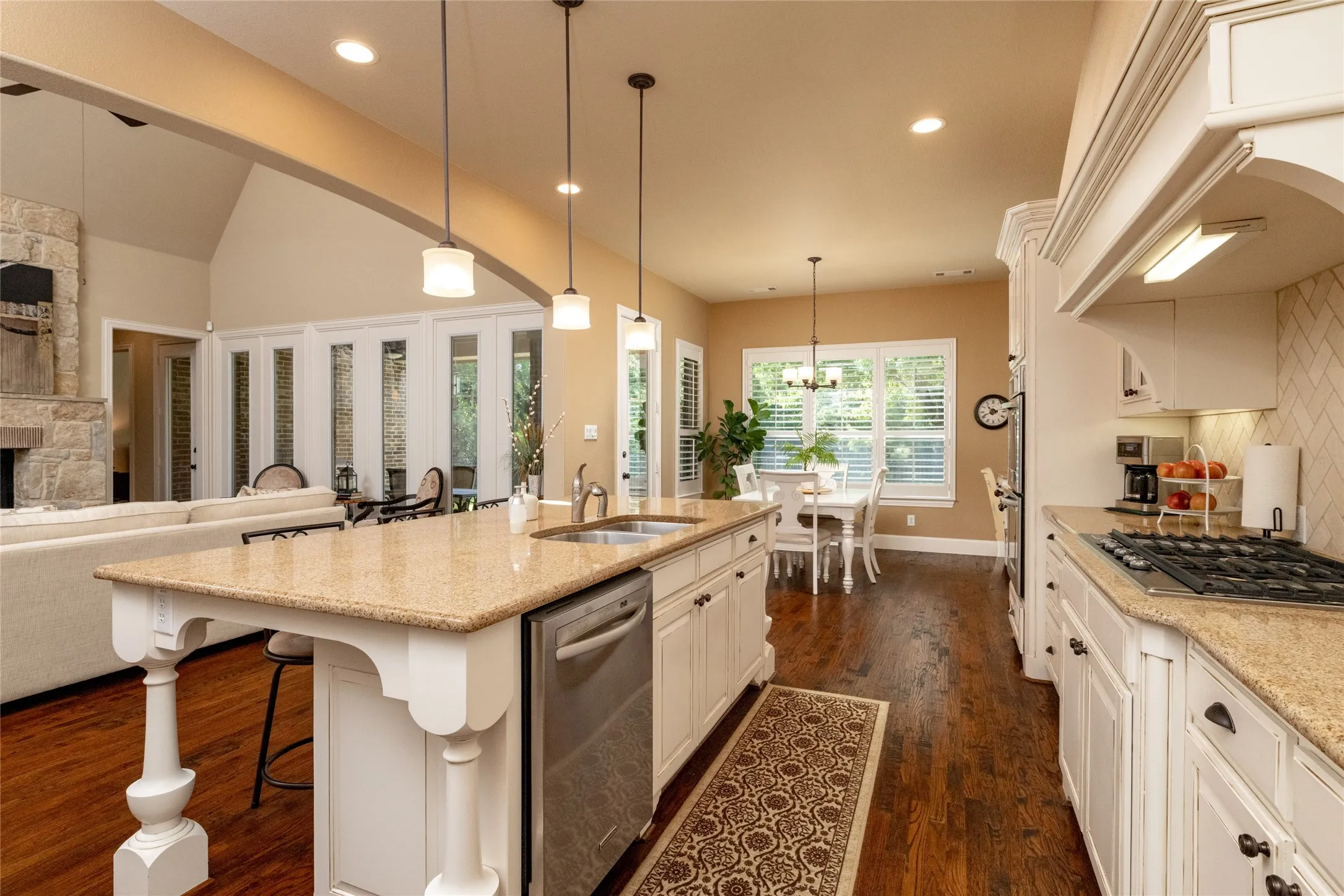 Single Family Residence For Sale in Denton County , 620 Kimbro Avenue, Lantana, Texas 76226, 5 Bedroom, 7 Bathroom, 3 Garage spaces, 4,527 Sqft, built in 2010, mls#21386414, Real Estate Agent in Lantana, Homes For Sale in Denton county, Homes For Sale in Lantana, Realtor in Lantana Texas, Real Estate Brokerage Independent Realty Texas, Luminita Cordes Realtor
