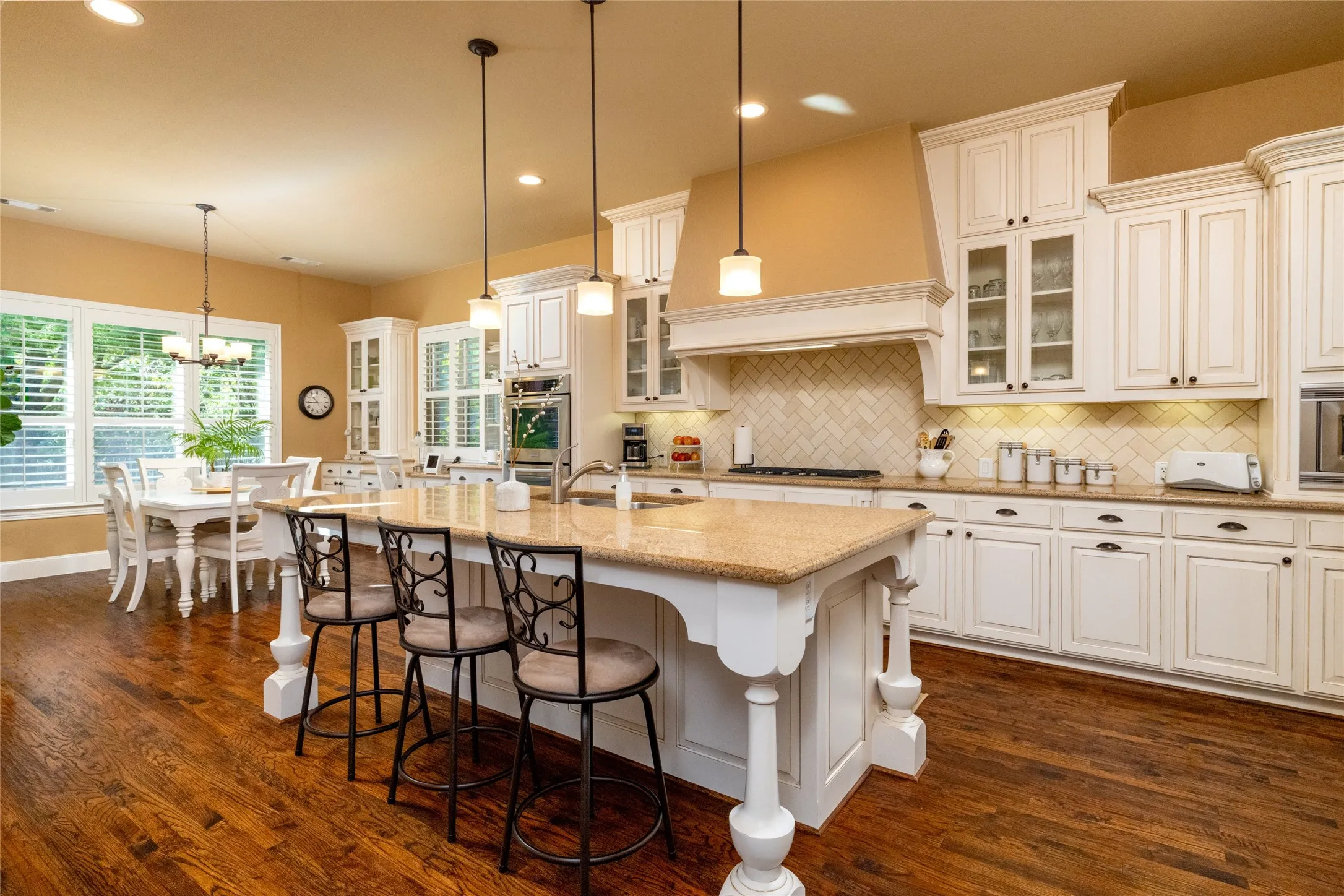 Single Family Residence For Sale in Denton County , 620 Kimbro Avenue, Lantana, Texas 76226, 5 Bedroom, 7 Bathroom, 3 Garage spaces, 4,527 Sqft, built in 2010, mls#21386414, Real Estate Agent in Lantana, Homes For Sale in Denton county, Homes For Sale in Lantana, Realtor in Lantana Texas, Real Estate Brokerage Independent Realty Texas, Luminita Cordes Realtor