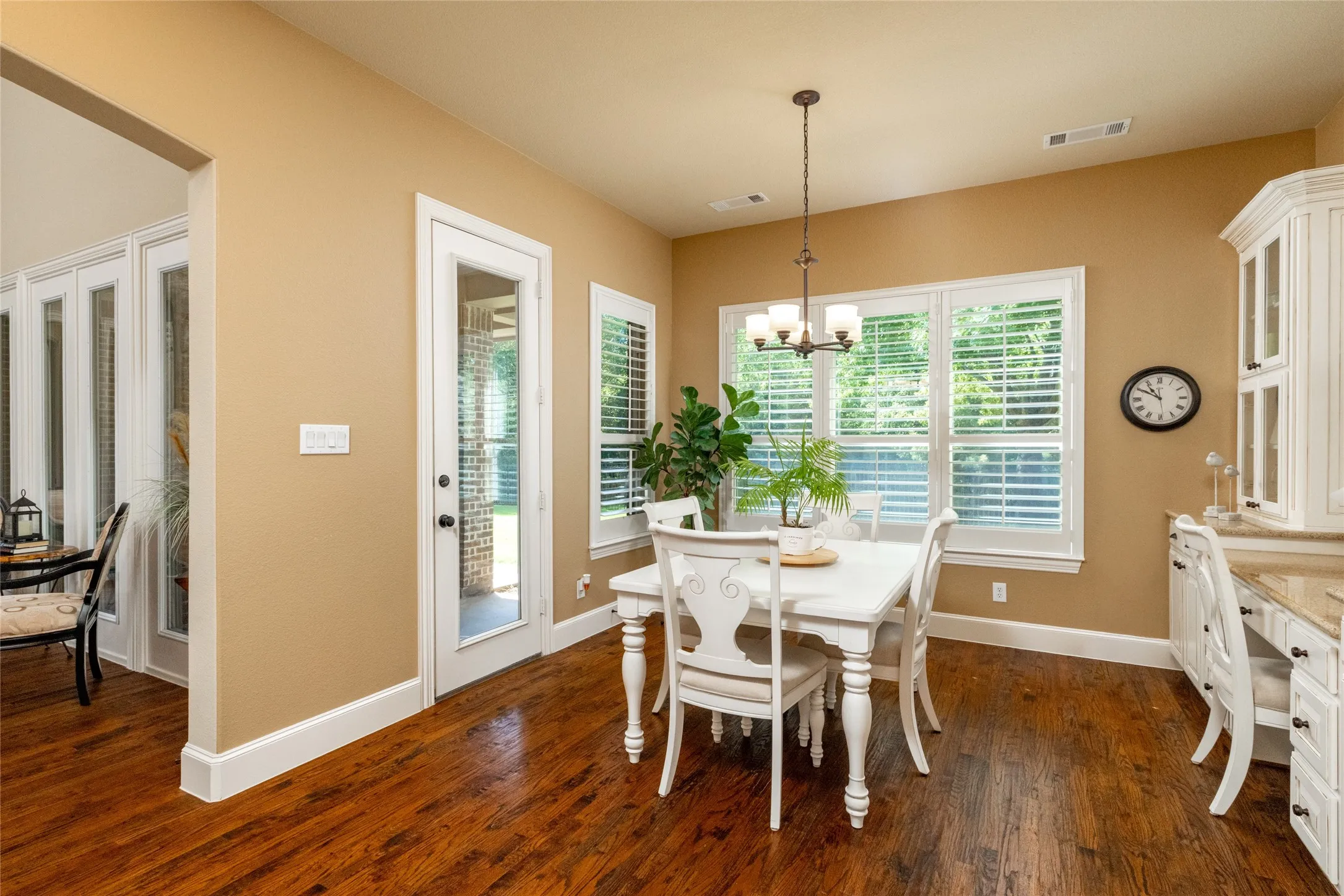Single Family Residence For Sale in Denton County , 620 Kimbro Avenue, Lantana, Texas 76226, 5 Bedroom, 7 Bathroom, 3 Garage spaces, 4,527 Sqft, built in 2010, mls#21386414, Real Estate Agent in Lantana, Homes For Sale in Denton county, Homes For Sale in Lantana, Realtor in Lantana Texas, Real Estate Brokerage Independent Realty Texas, Luminita Cordes Realtor