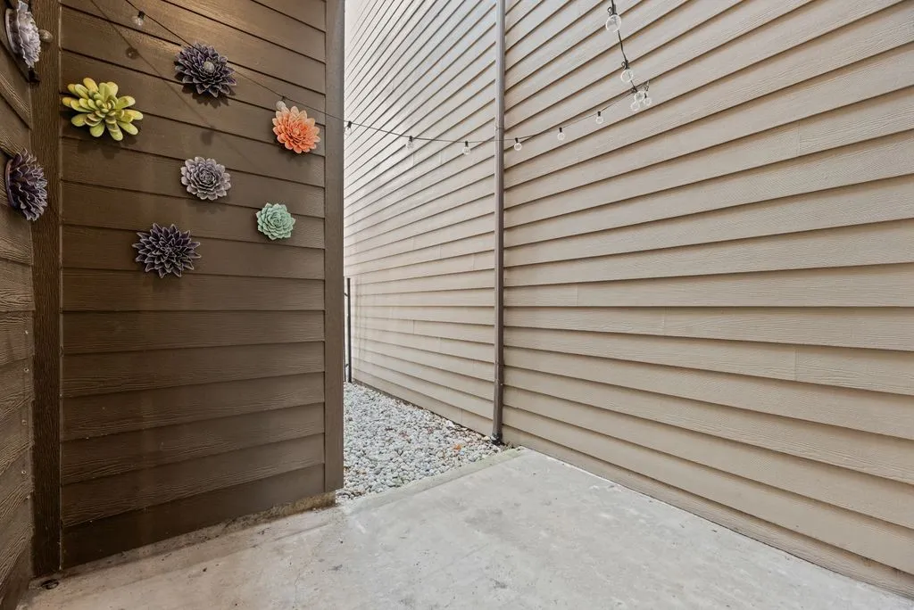 Townhouse For Rent in Dallas County , 853 Whitehall Drive, Richardson, Texas 75081, 3 Bedroom, 3 Bathroom, 2 Garage spaces, 1,887 Sqft, built in 2017, mls#21389603, Real Estate Agent in Richardson, Homes For Rent in Dallas county, Homes For Rent in Richardson, Realtor in Richardson Texas, Real Estate Brokerage Independent Realty Texas, Luminita Cordes Realtor