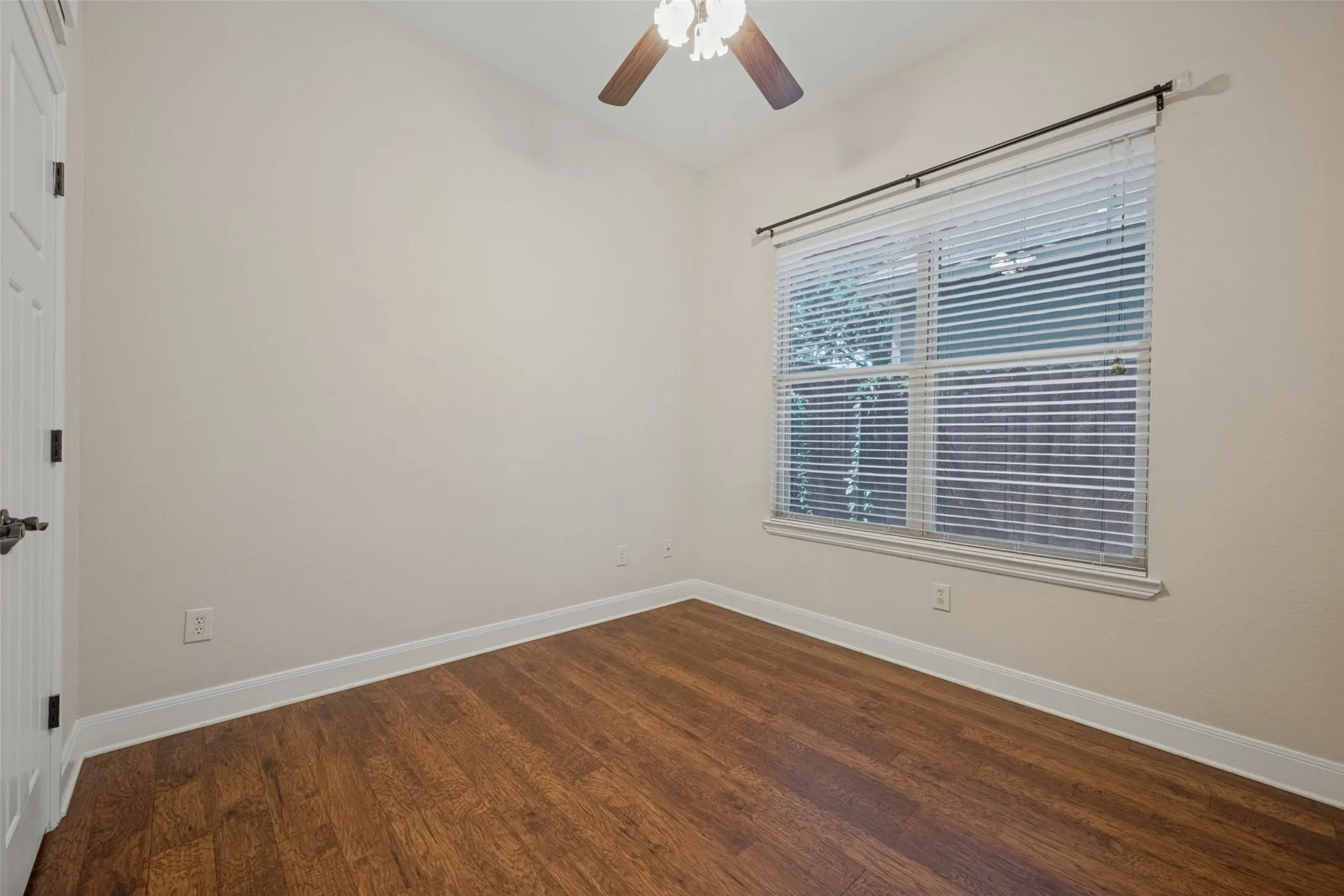 Single Family Residence For Sale in Denton County , 2508 Rugby Lane, Denton, Texas 76209, 3 Bedroom, 2 Bathroom, 1 Garage spaces, 1,319 Sqft, built in 2008, mls#21389759, Real Estate Agent in Denton, Homes For Sale in Denton county, Homes For Sale in Denton, Realtor in Denton Texas, Real Estate Brokerage Independent Realty Texas, Luminita Cordes Realtor