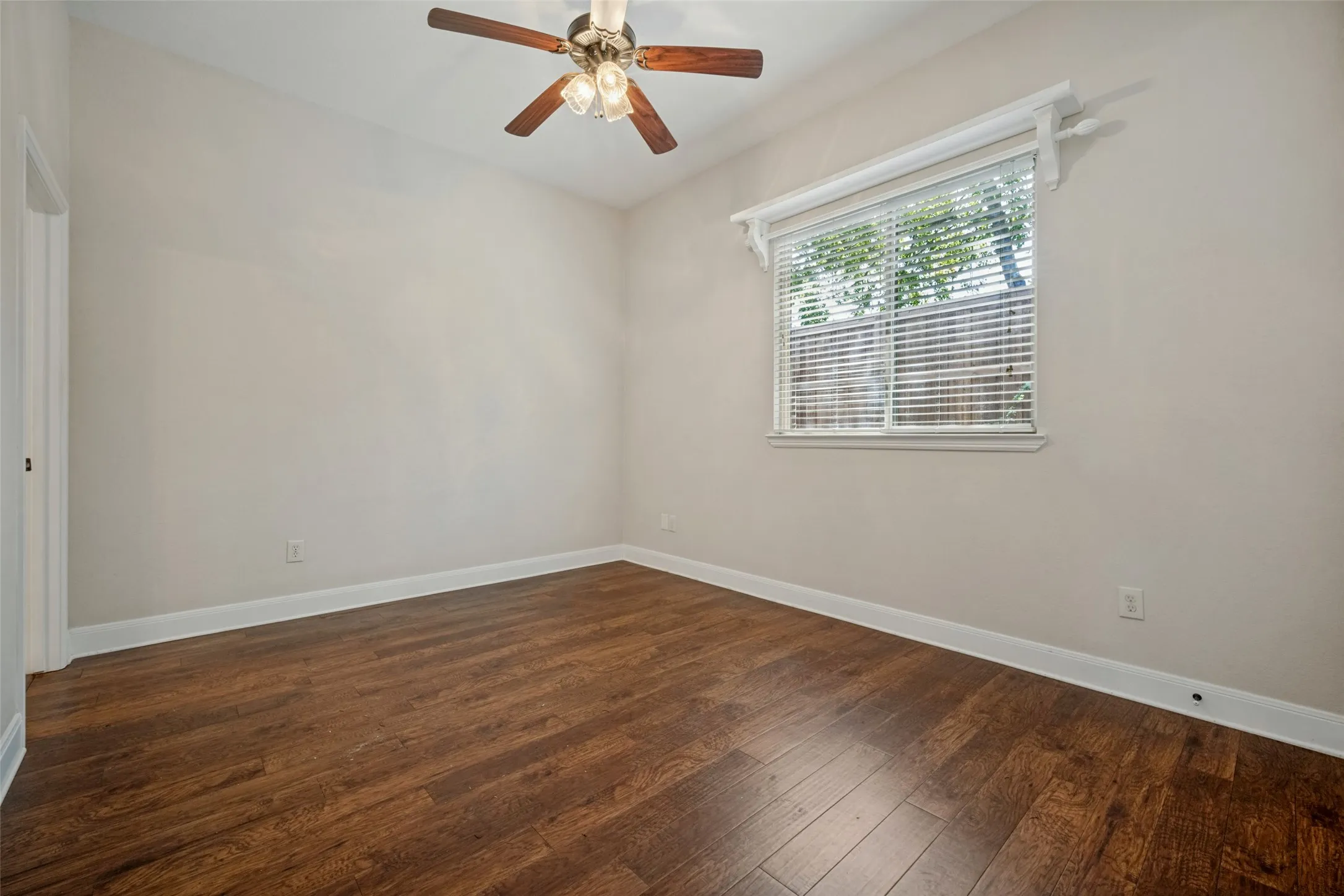 Single Family Residence For Sale in Denton County , 2508 Rugby Lane, Denton, Texas 76209, 3 Bedroom, 2 Bathroom, 1 Garage spaces, 1,319 Sqft, built in 2008, mls#21389759, Real Estate Agent in Denton, Homes For Sale in Denton county, Homes For Sale in Denton, Realtor in Denton Texas, Real Estate Brokerage Independent Realty Texas, Luminita Cordes Realtor
