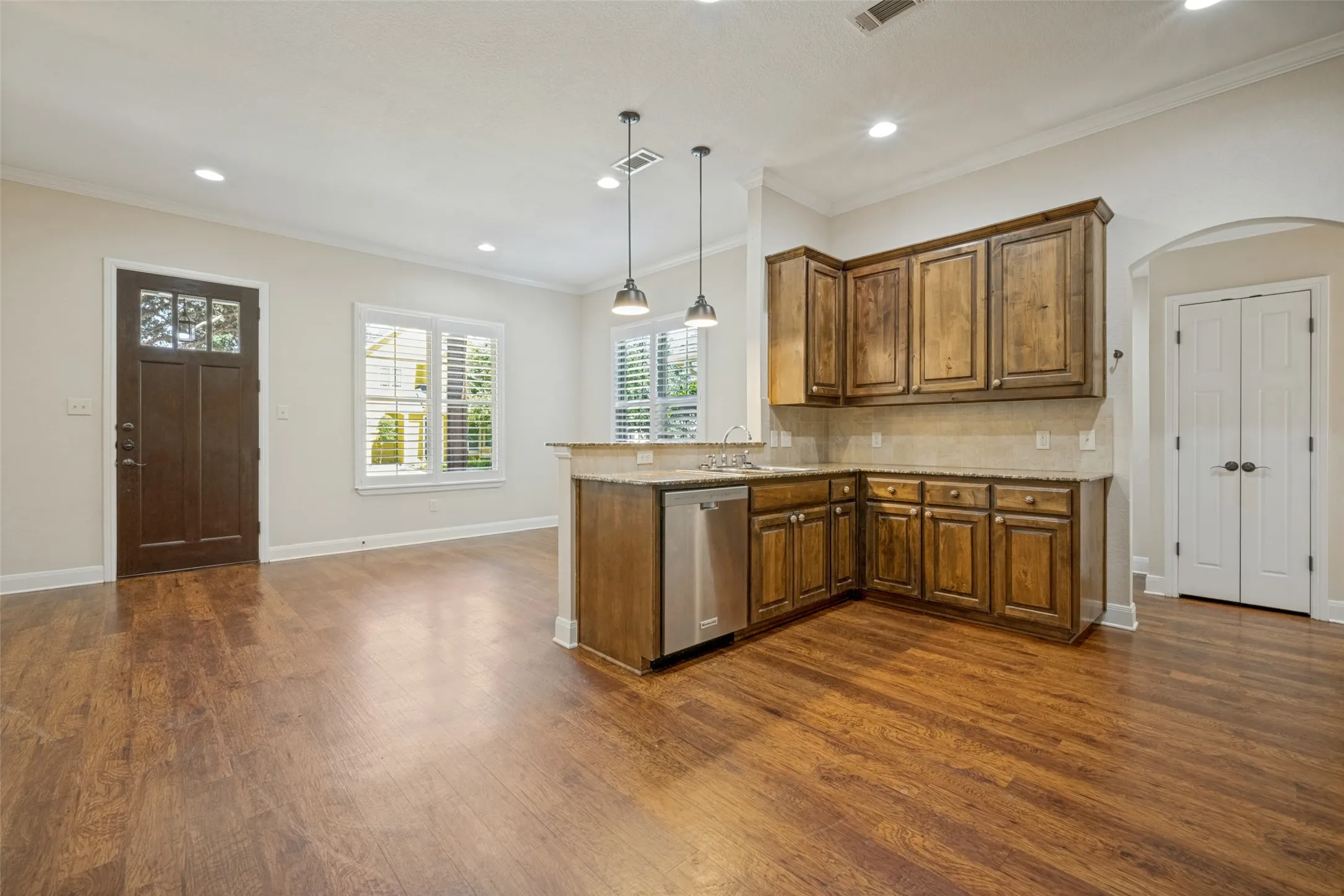 Single Family Residence For Sale in Denton County , 2508 Rugby Lane, Denton, Texas 76209, 3 Bedroom, 2 Bathroom, 1 Garage spaces, 1,319 Sqft, built in 2008, mls#21389759, Real Estate Agent in Denton, Homes For Sale in Denton county, Homes For Sale in Denton, Realtor in Denton Texas, Real Estate Brokerage Independent Realty Texas, Luminita Cordes Realtor