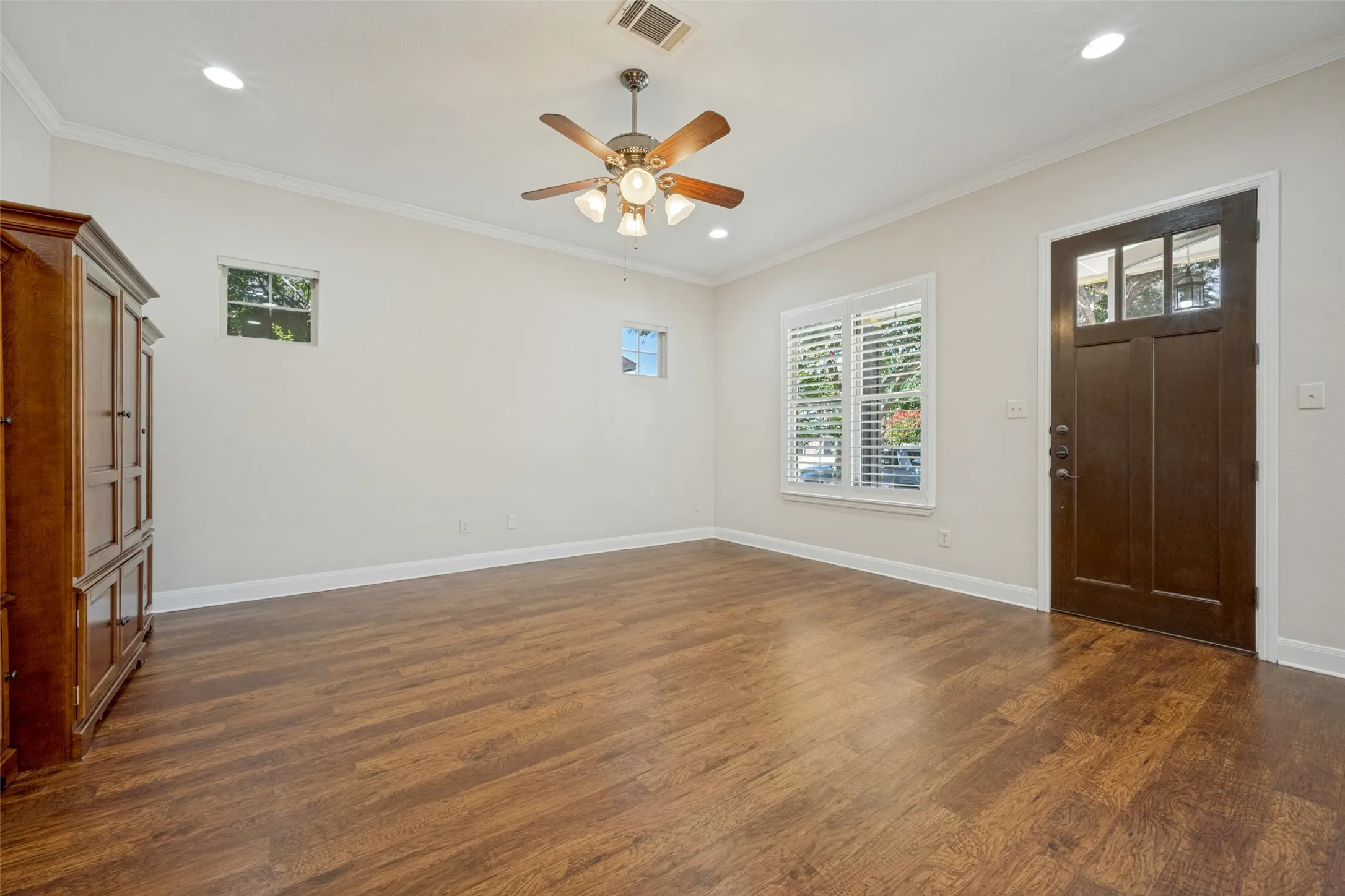 Single Family Residence For Sale in Denton County , 2508 Rugby Lane, Denton, Texas 76209, 3 Bedroom, 2 Bathroom, 1 Garage spaces, 1,319 Sqft, built in 2008, mls#21389759, Real Estate Agent in Denton, Homes For Sale in Denton county, Homes For Sale in Denton, Realtor in Denton Texas, Real Estate Brokerage Independent Realty Texas, Luminita Cordes Realtor