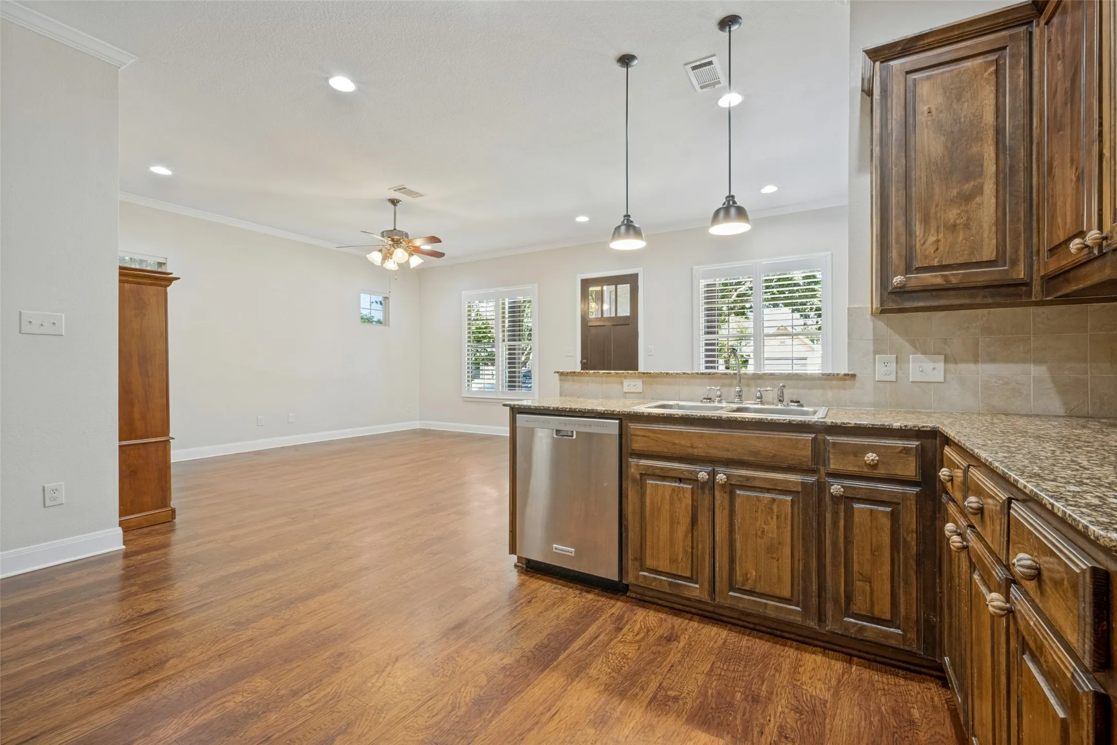 Single Family Residence For Sale in Denton County , 2508 Rugby Lane, Denton, Texas 76209, 3 Bedroom, 2 Bathroom, 1 Garage spaces, 1,319 Sqft, built in 2008, mls#21389759, Real Estate Agent in Denton, Homes For Sale in Denton county, Homes For Sale in Denton, Realtor in Denton Texas, Real Estate Brokerage Independent Realty Texas, Luminita Cordes Realtor