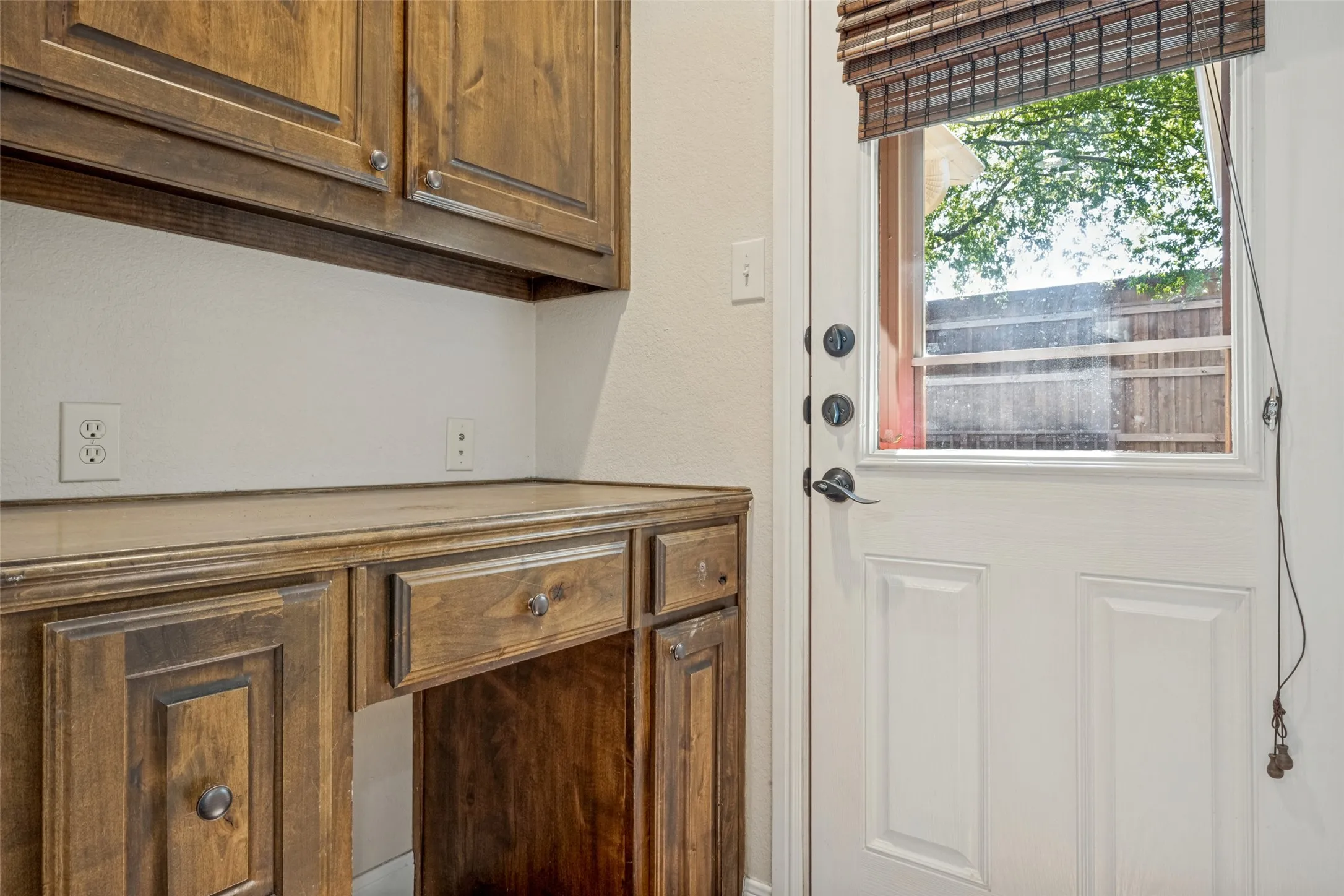 Single Family Residence For Sale in Denton County , 2508 Rugby Lane, Denton, Texas 76209, 3 Bedroom, 2 Bathroom, 1 Garage spaces, 1,319 Sqft, built in 2008, mls#21389759, Real Estate Agent in Denton, Homes For Sale in Denton county, Homes For Sale in Denton, Realtor in Denton Texas, Real Estate Brokerage Independent Realty Texas, Luminita Cordes Realtor