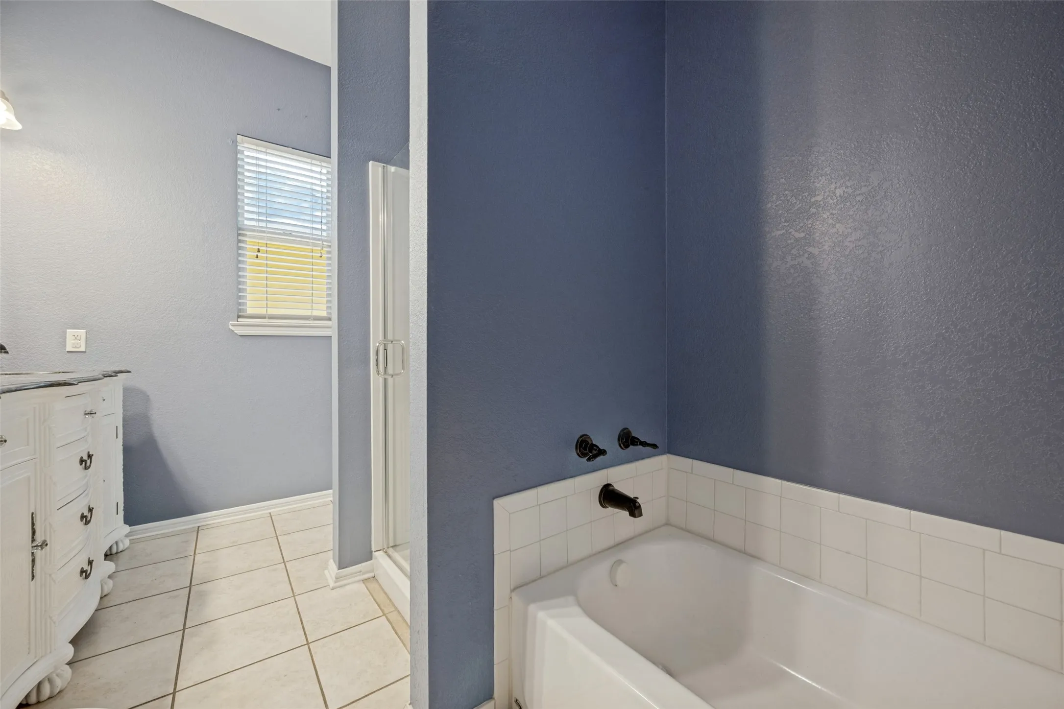 Single Family Residence For Sale in Denton County , 2508 Rugby Lane, Denton, Texas 76209, 3 Bedroom, 2 Bathroom, 1 Garage spaces, 1,319 Sqft, built in 2008, mls#21389759, Real Estate Agent in Denton, Homes For Sale in Denton county, Homes For Sale in Denton, Realtor in Denton Texas, Real Estate Brokerage Independent Realty Texas, Luminita Cordes Realtor