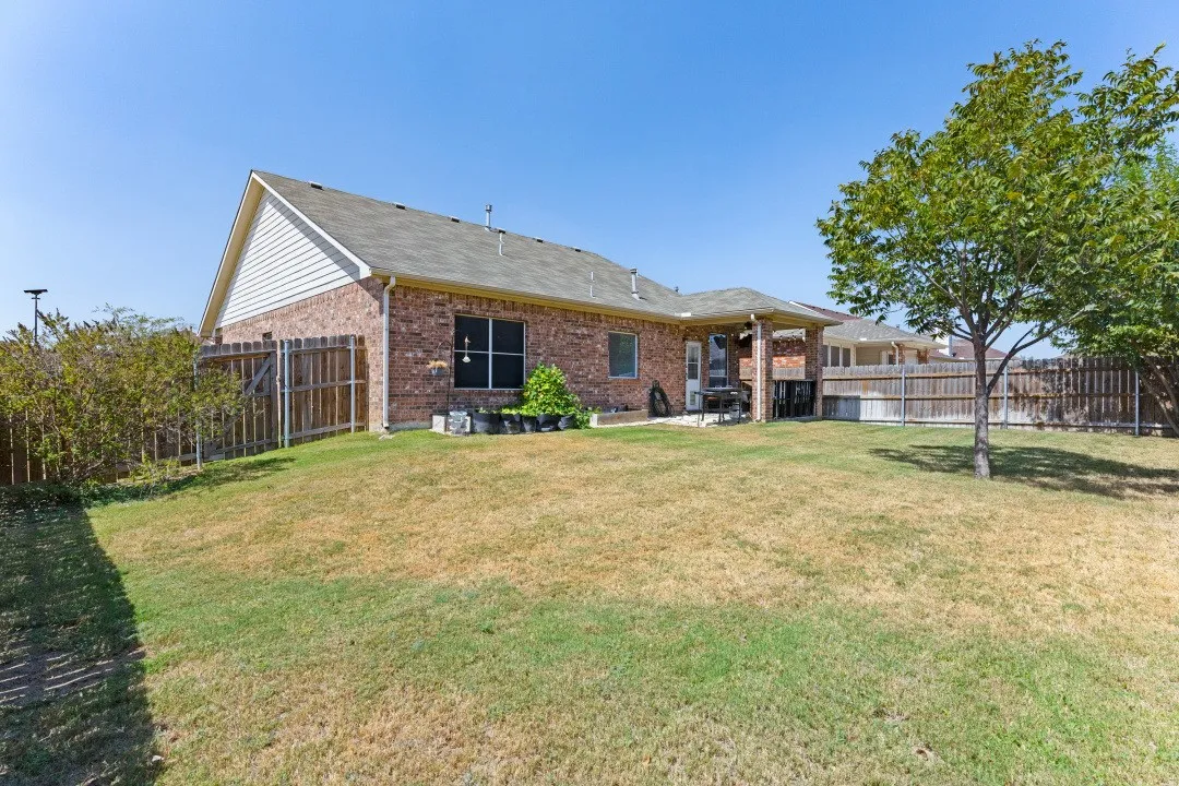 Single Family Residence For Sale in Tarrant County , 6200 Charisma Court, Fort Worth, Texas 76131, 3 Bedroom, 2 Bathroom, 2 Garage spaces, 1,470 Sqft, built in 2007, mls#21389870, Real Estate Agent in Fort Worth, Homes For Sale in Tarrant county, Homes For Sale in Fort Worth, Realtor in Fort Worth Texas, Real Estate Brokerage Independent Realty Texas, Luminita Cordes Realtor