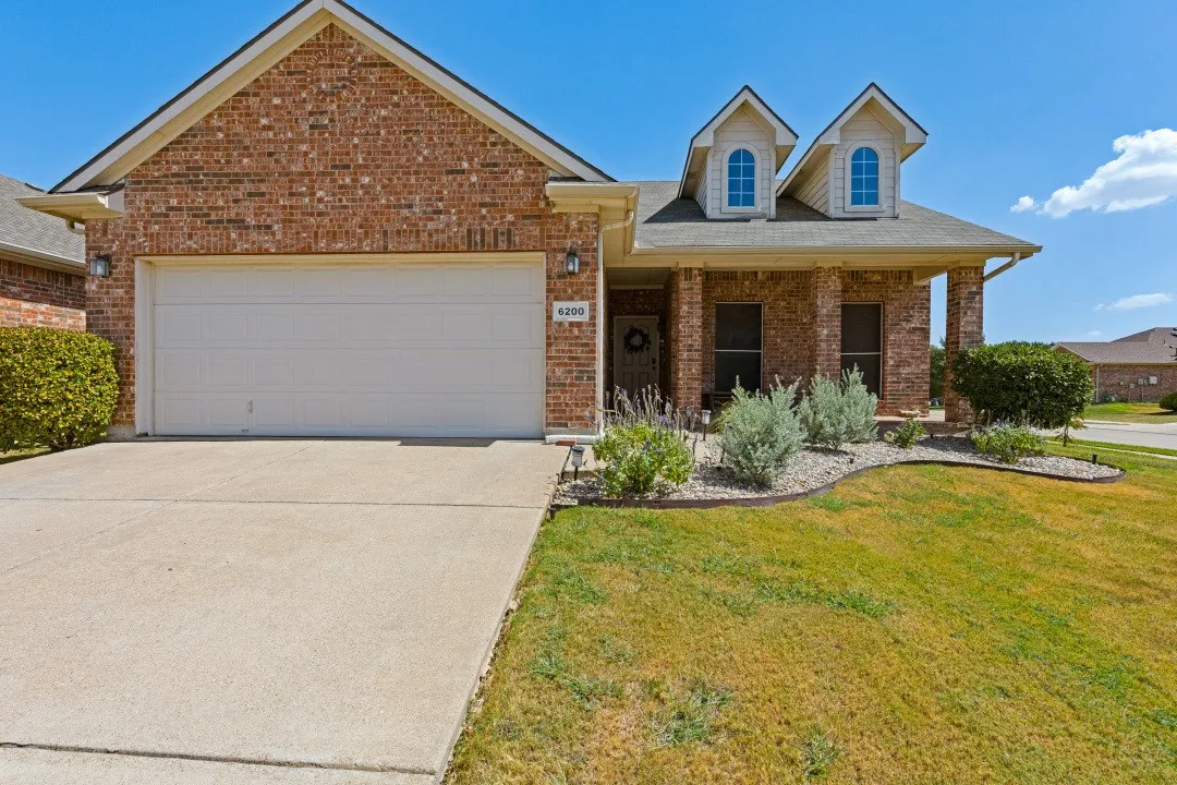 Single Family Residence For Sale in Tarrant County , 6200 Charisma Court, Fort Worth, Texas 76131, 3 Bedroom, 2 Bathroom, 2 Garage spaces, 1,470 Sqft, built in 2007, mls#21389870, Real Estate Agent in Fort Worth, Homes For Sale in Tarrant county, Homes For Sale in Fort Worth, Realtor in Fort Worth Texas, Real Estate Brokerage Independent Realty Texas, Luminita Cordes Realtor