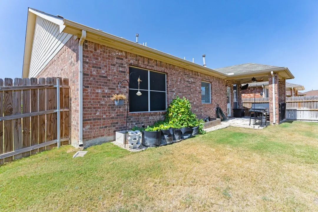 Single Family Residence For Sale in Tarrant County , 6200 Charisma Court, Fort Worth, Texas 76131, 3 Bedroom, 2 Bathroom, 2 Garage spaces, 1,470 Sqft, built in 2007, mls#21389870, Real Estate Agent in Fort Worth, Homes For Sale in Tarrant county, Homes For Sale in Fort Worth, Realtor in Fort Worth Texas, Real Estate Brokerage Independent Realty Texas, Luminita Cordes Realtor