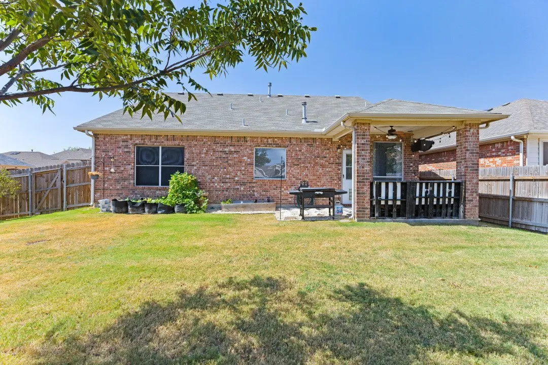 Single Family Residence For Sale in Tarrant County , 6200 Charisma Court, Fort Worth, Texas 76131, 3 Bedroom, 2 Bathroom, 2 Garage spaces, 1,470 Sqft, built in 2007, mls#21389870, Real Estate Agent in Fort Worth, Homes For Sale in Tarrant county, Homes For Sale in Fort Worth, Realtor in Fort Worth Texas, Real Estate Brokerage Independent Realty Texas, Luminita Cordes Realtor