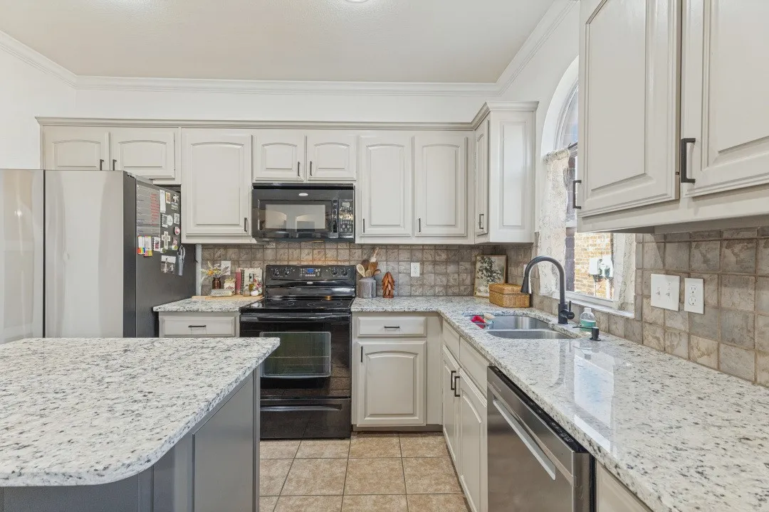 Single Family Residence For Sale in Tarrant County , 6200 Charisma Court, Fort Worth, Texas 76131, 3 Bedroom, 2 Bathroom, 2 Garage spaces, 1,470 Sqft, built in 2007, mls#21389870, Real Estate Agent in Fort Worth, Homes For Sale in Tarrant county, Homes For Sale in Fort Worth, Realtor in Fort Worth Texas, Real Estate Brokerage Independent Realty Texas, Luminita Cordes Realtor