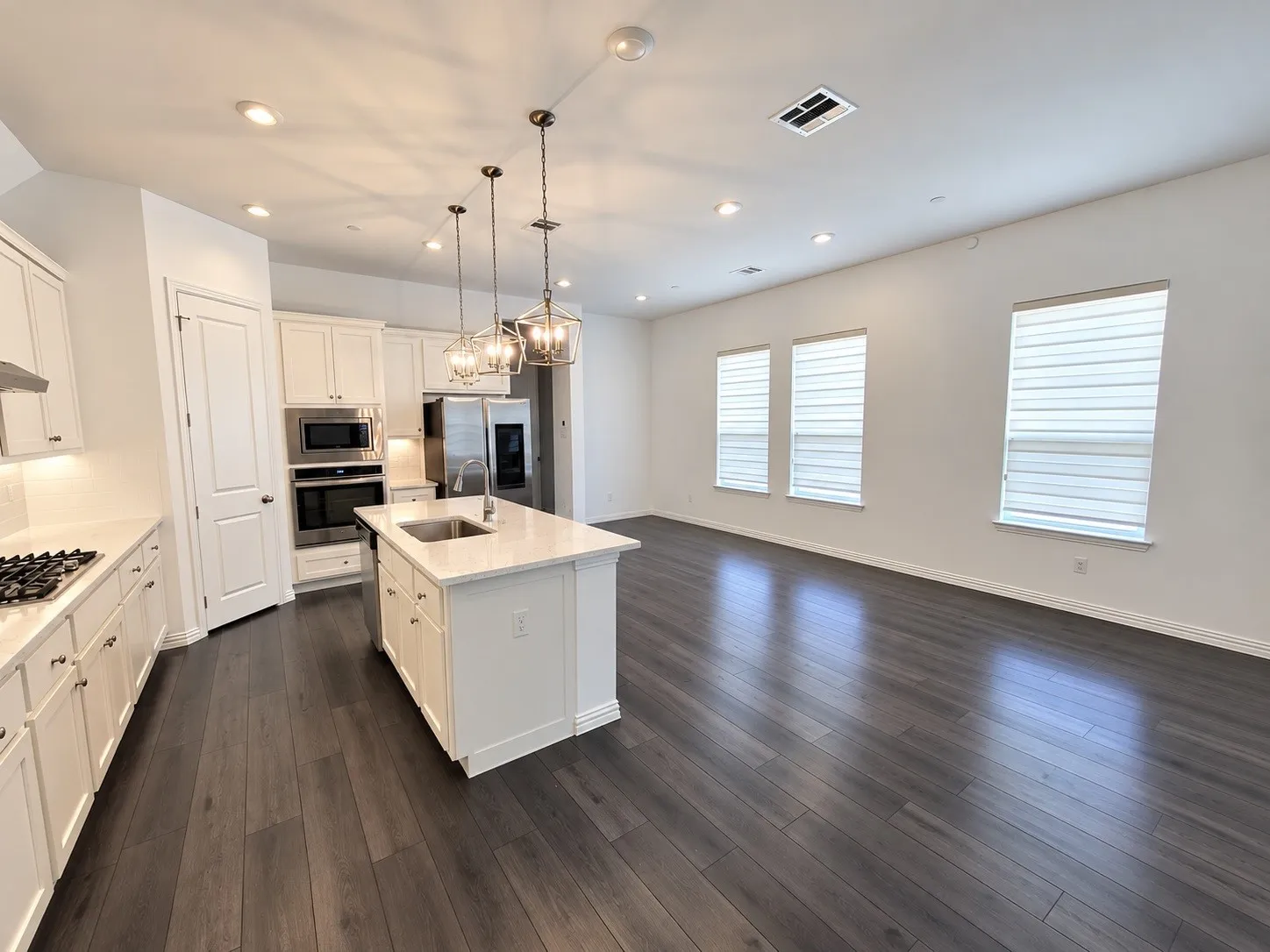 Townhouse For Rent in Dallas County , 5516 Union Street, Sachse, Texas 75048, 3 Bedroom, 3 Bathroom, 2 Garage spaces, 1,979 Sqft, built in 2021, mls#21389960, Real Estate Agent in Sachse, Homes For Rent in Dallas county, Homes For Rent in Sachse, Realtor in Sachse Texas, Real Estate Brokerage Independent Realty Texas, Luminita Cordes Realtor