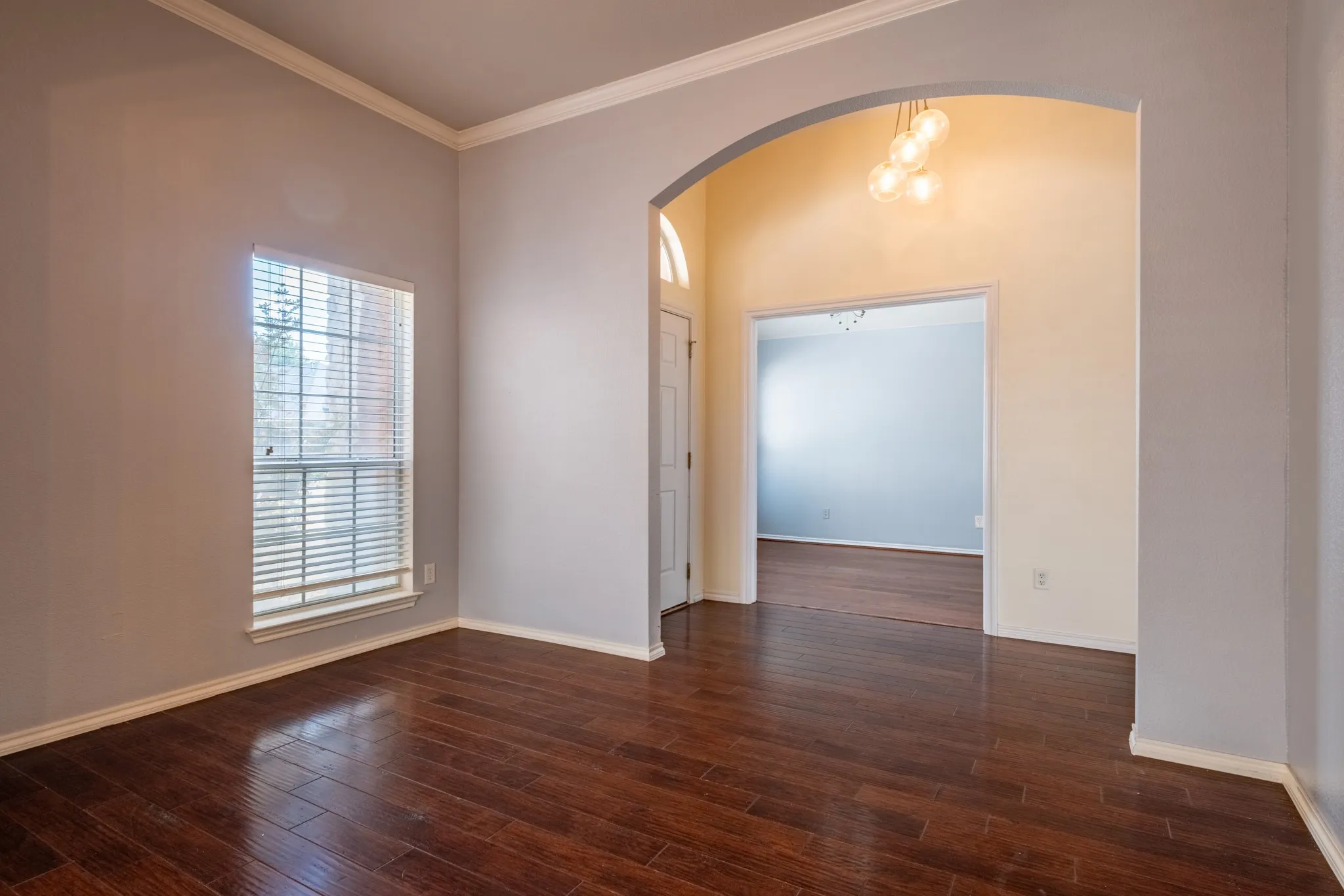 Single Family Residence For Sale in Tarrant County , 10717 Elmhurst Lane, Fort Worth, Texas 76244, 3 Bedroom, 2 Bathroom, 2 Garage spaces, 2,339 Sqft, built in 2001, mls#21389942, Real Estate Agent in Fort Worth, Homes For Sale in Tarrant county, Homes For Sale in Fort Worth, Realtor in Fort Worth Texas, Real Estate Brokerage Independent Realty Texas, Luminita Cordes Realtor