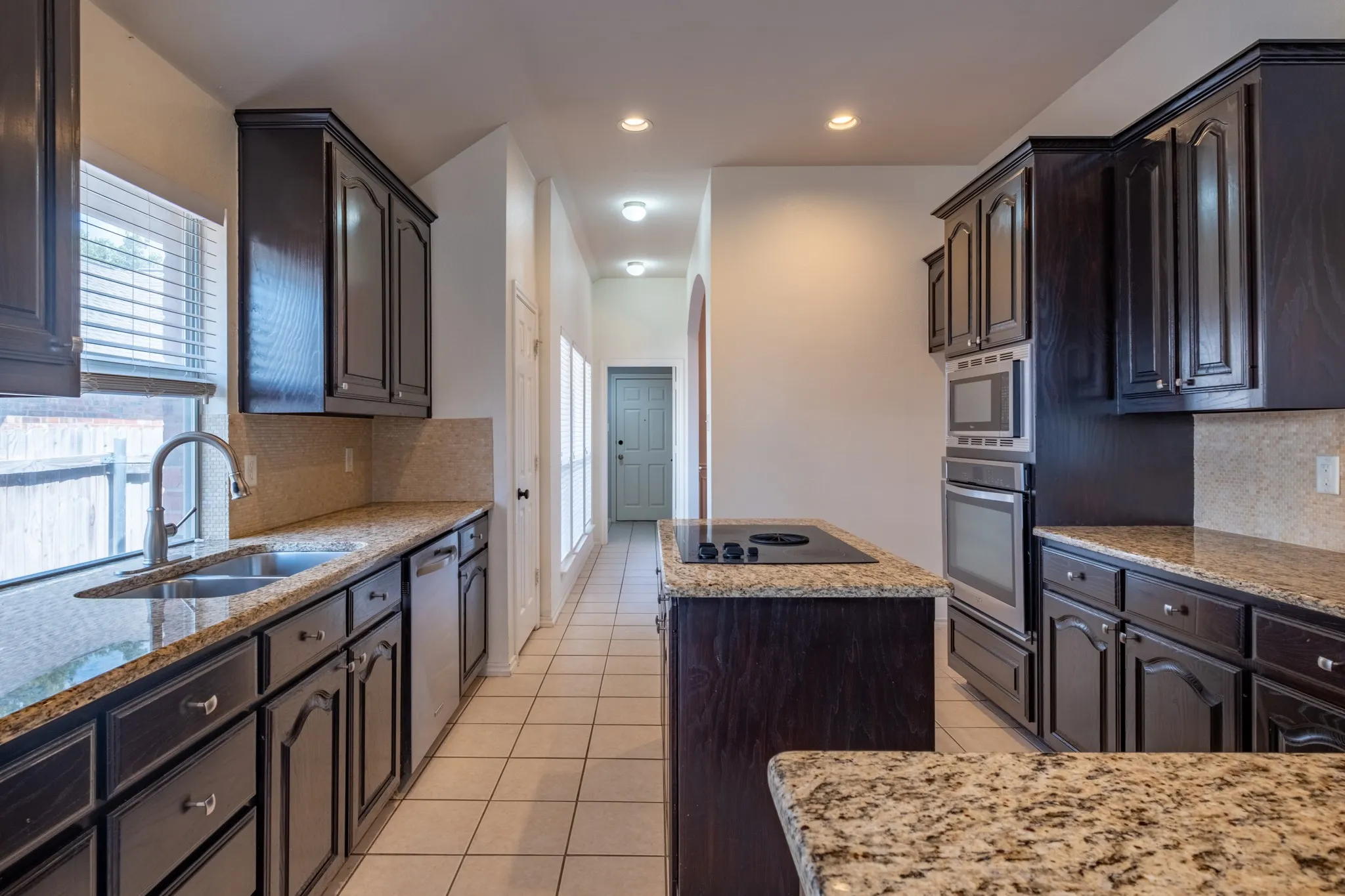 Single Family Residence For Sale in Tarrant County , 10717 Elmhurst Lane, Fort Worth, Texas 76244, 3 Bedroom, 2 Bathroom, 2 Garage spaces, 2,339 Sqft, built in 2001, mls#21389942, Real Estate Agent in Fort Worth, Homes For Sale in Tarrant county, Homes For Sale in Fort Worth, Realtor in Fort Worth Texas, Real Estate Brokerage Independent Realty Texas, Luminita Cordes Realtor