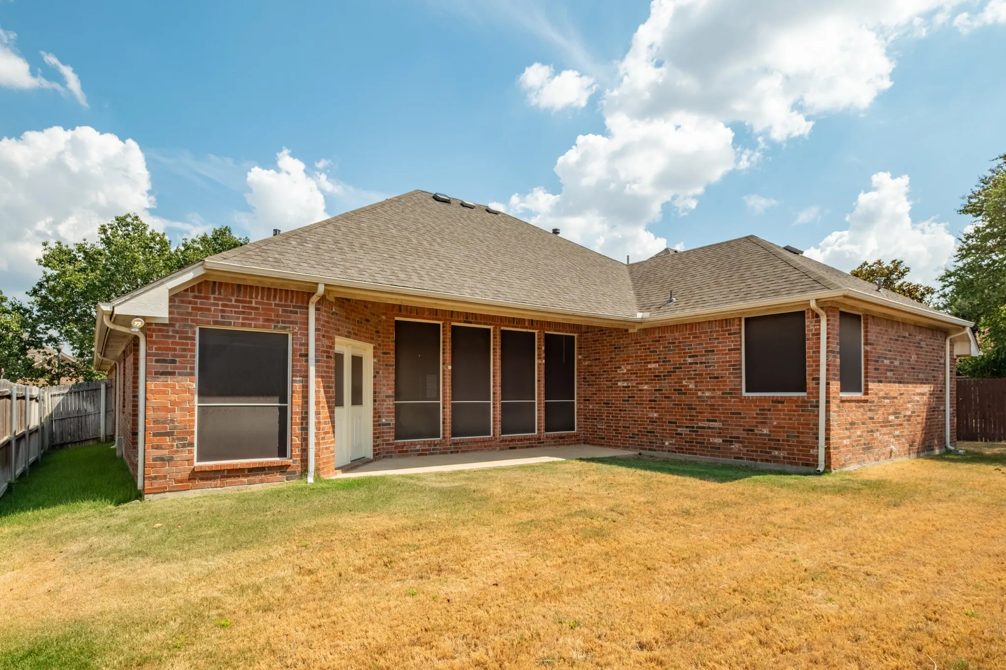 Single Family Residence For Sale in Tarrant County , 10717 Elmhurst Lane, Fort Worth, Texas 76244, 3 Bedroom, 2 Bathroom, 2 Garage spaces, 2,339 Sqft, built in 2001, mls#21389942, Real Estate Agent in Fort Worth, Homes For Sale in Tarrant county, Homes For Sale in Fort Worth, Realtor in Fort Worth Texas, Real Estate Brokerage Independent Realty Texas, Luminita Cordes Realtor