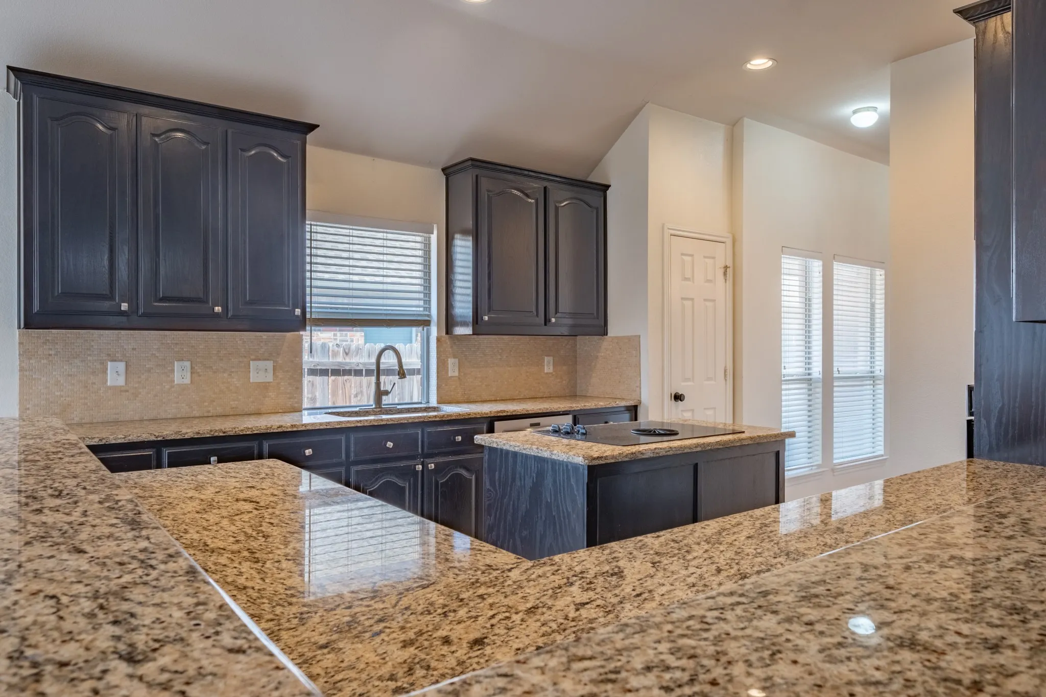Single Family Residence For Sale in Tarrant County , 10717 Elmhurst Lane, Fort Worth, Texas 76244, 3 Bedroom, 2 Bathroom, 2 Garage spaces, 2,339 Sqft, built in 2001, mls#21389942, Real Estate Agent in Fort Worth, Homes For Sale in Tarrant county, Homes For Sale in Fort Worth, Realtor in Fort Worth Texas, Real Estate Brokerage Independent Realty Texas, Luminita Cordes Realtor