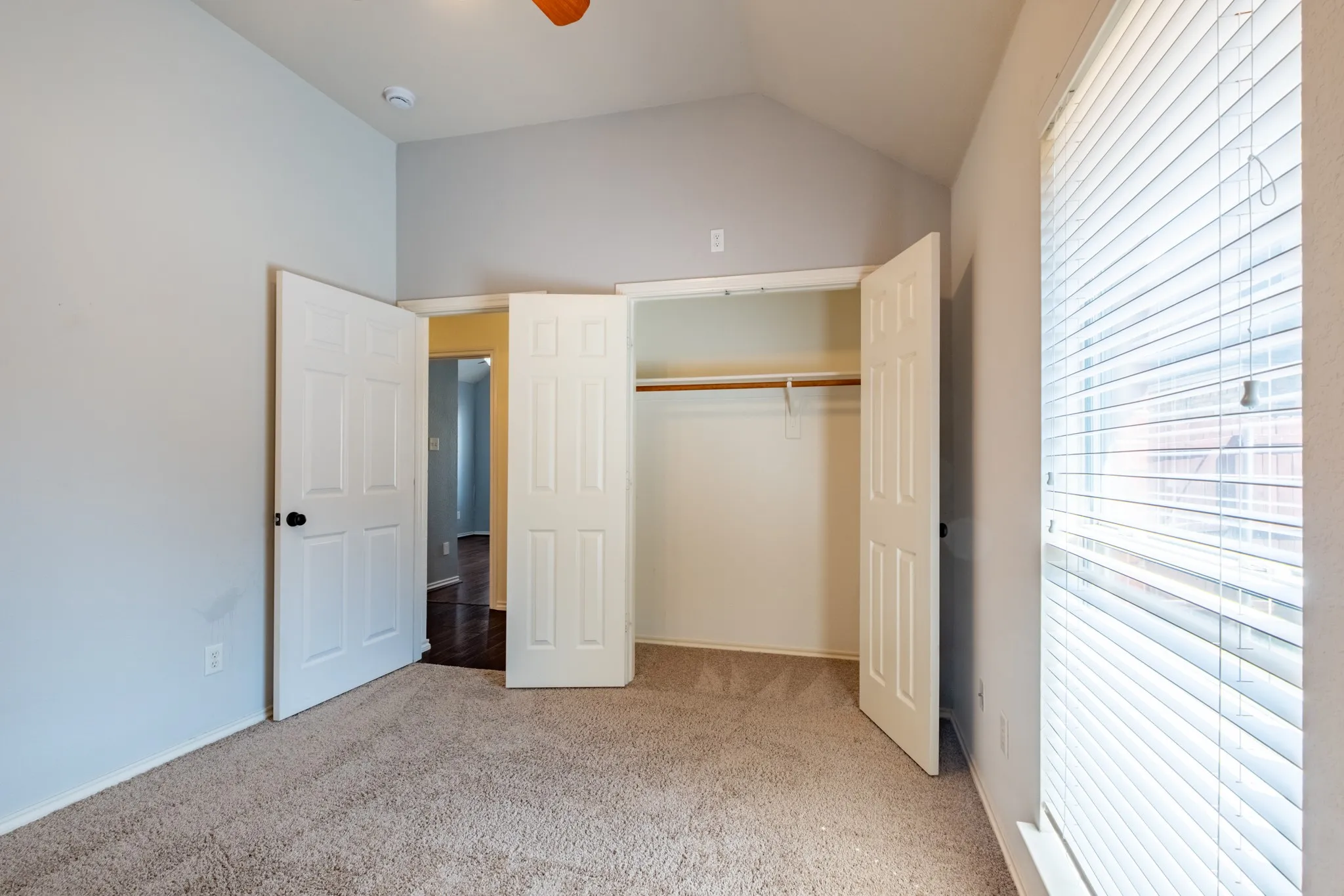 Single Family Residence For Sale in Tarrant County , 10717 Elmhurst Lane, Fort Worth, Texas 76244, 3 Bedroom, 2 Bathroom, 2 Garage spaces, 2,339 Sqft, built in 2001, mls#21389942, Real Estate Agent in Fort Worth, Homes For Sale in Tarrant county, Homes For Sale in Fort Worth, Realtor in Fort Worth Texas, Real Estate Brokerage Independent Realty Texas, Luminita Cordes Realtor