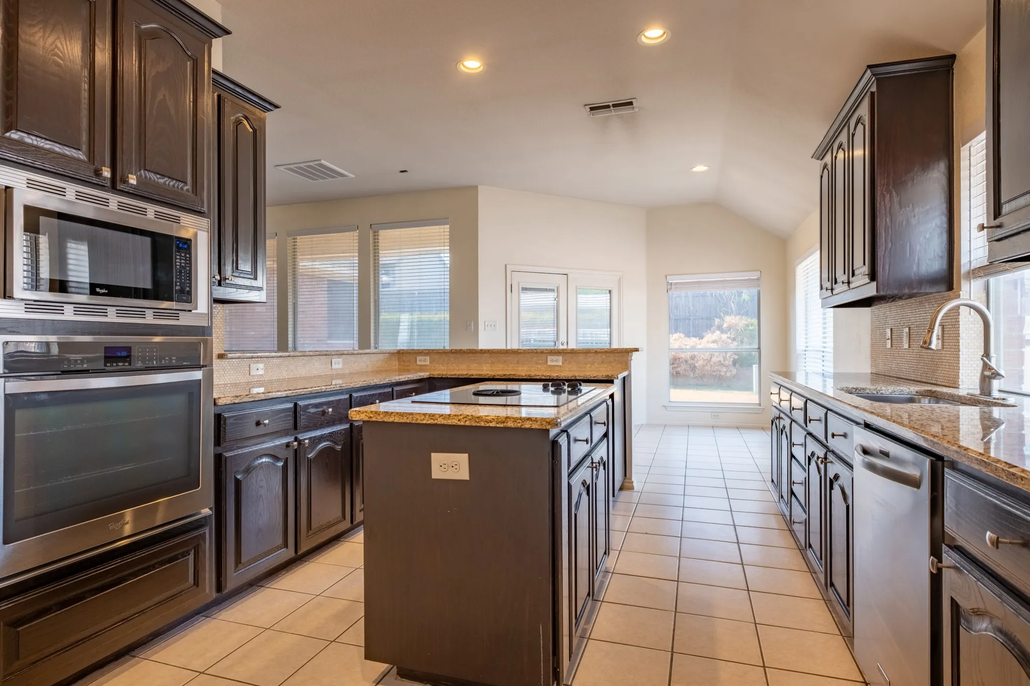 Single Family Residence For Sale in Tarrant County , 10717 Elmhurst Lane, Fort Worth, Texas 76244, 3 Bedroom, 2 Bathroom, 2 Garage spaces, 2,339 Sqft, built in 2001, mls#21389942, Real Estate Agent in Fort Worth, Homes For Sale in Tarrant county, Homes For Sale in Fort Worth, Realtor in Fort Worth Texas, Real Estate Brokerage Independent Realty Texas, Luminita Cordes Realtor