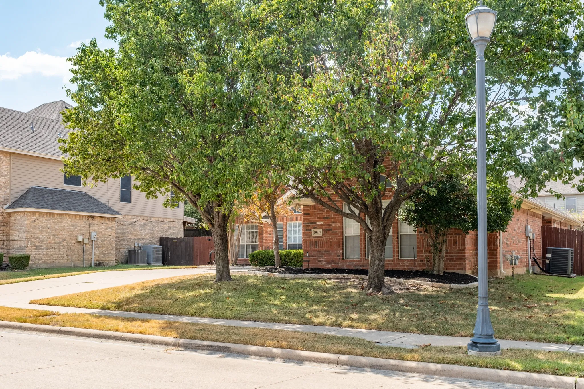 Single Family Residence For Sale in Tarrant County , 10717 Elmhurst Lane, Fort Worth, Texas 76244, 3 Bedroom, 2 Bathroom, 2 Garage spaces, 2,339 Sqft, built in 2001, mls#21389942, Real Estate Agent in Fort Worth, Homes For Sale in Tarrant county, Homes For Sale in Fort Worth, Realtor in Fort Worth Texas, Real Estate Brokerage Independent Realty Texas, Luminita Cordes Realtor