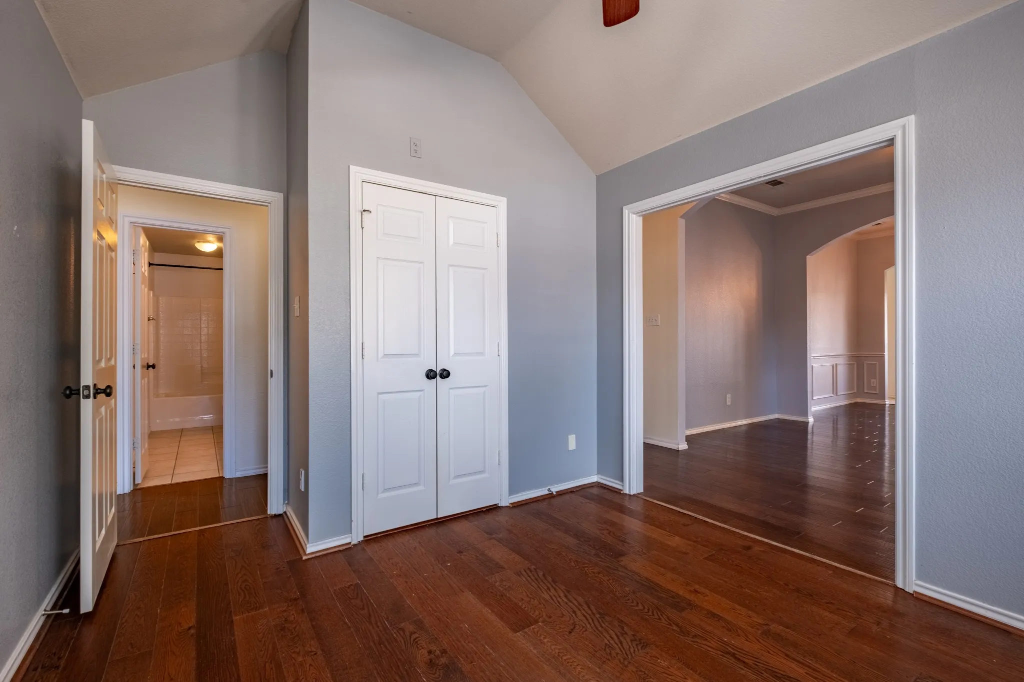 Single Family Residence For Sale in Tarrant County , 10717 Elmhurst Lane, Fort Worth, Texas 76244, 3 Bedroom, 2 Bathroom, 2 Garage spaces, 2,339 Sqft, built in 2001, mls#21389942, Real Estate Agent in Fort Worth, Homes For Sale in Tarrant county, Homes For Sale in Fort Worth, Realtor in Fort Worth Texas, Real Estate Brokerage Independent Realty Texas, Luminita Cordes Realtor
