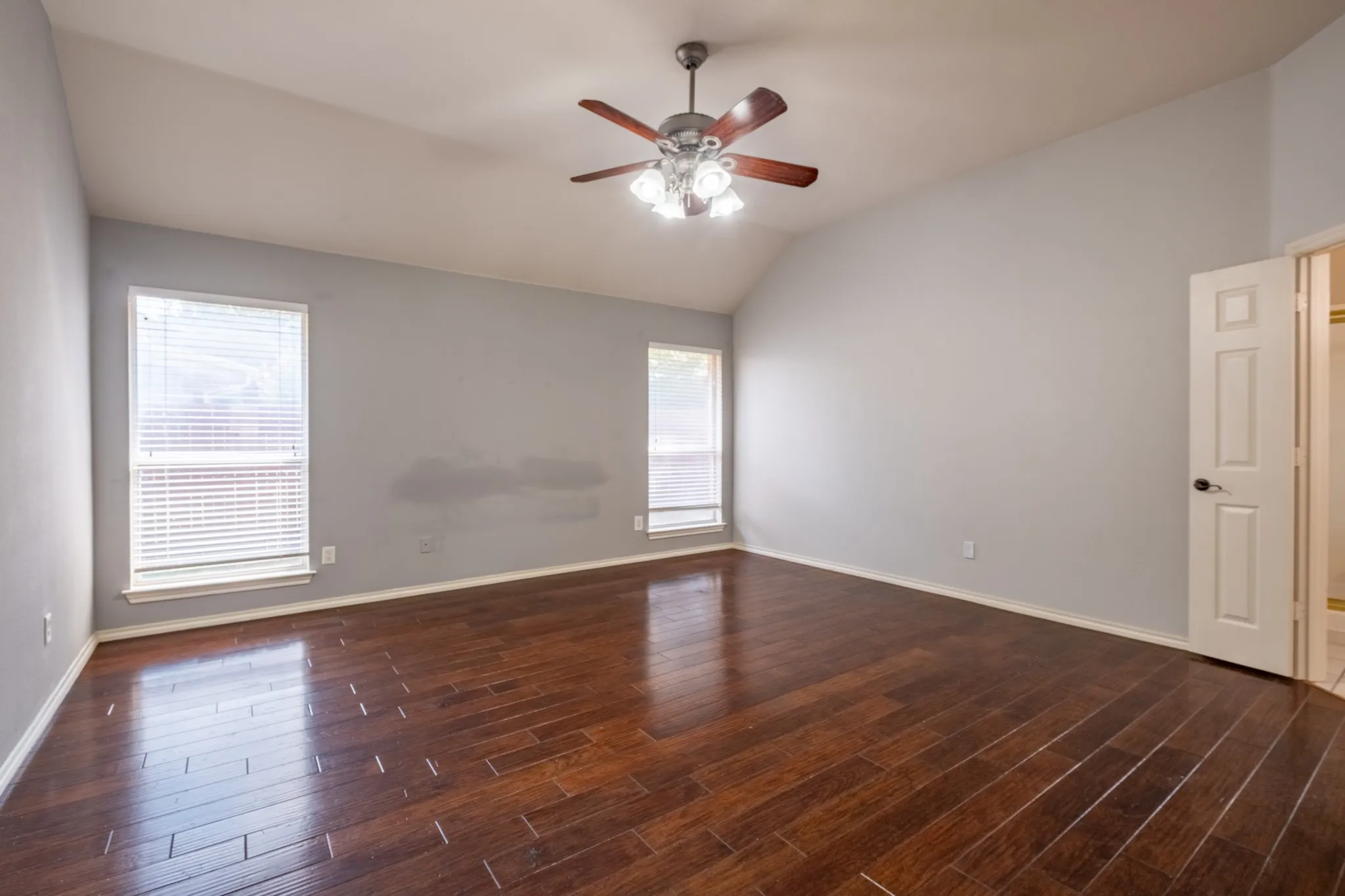 Single Family Residence For Sale in Tarrant County , 10717 Elmhurst Lane, Fort Worth, Texas 76244, 3 Bedroom, 2 Bathroom, 2 Garage spaces, 2,339 Sqft, built in 2001, mls#21389942, Real Estate Agent in Fort Worth, Homes For Sale in Tarrant county, Homes For Sale in Fort Worth, Realtor in Fort Worth Texas, Real Estate Brokerage Independent Realty Texas, Luminita Cordes Realtor