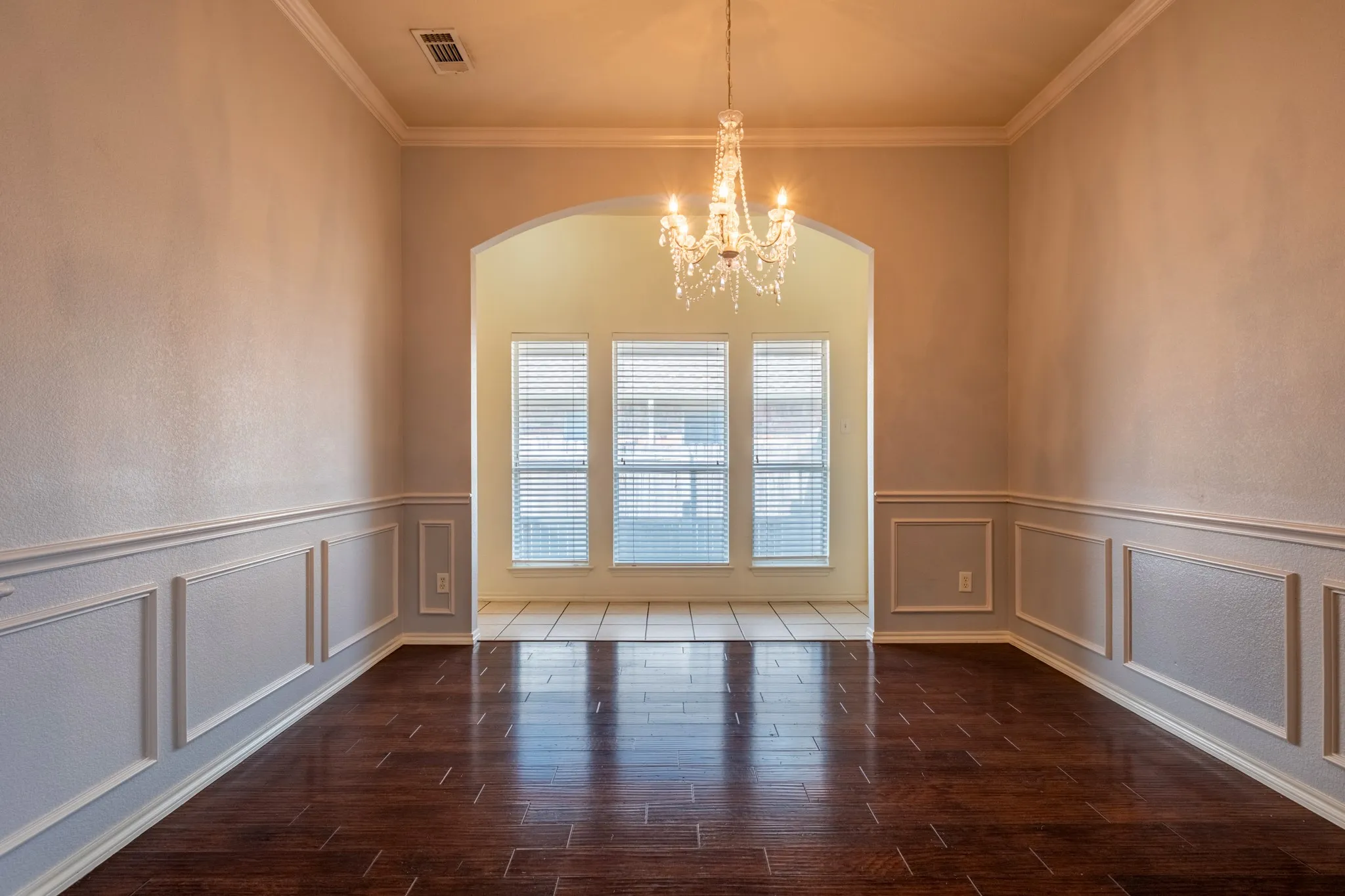 Single Family Residence For Sale in Tarrant County , 10717 Elmhurst Lane, Fort Worth, Texas 76244, 3 Bedroom, 2 Bathroom, 2 Garage spaces, 2,339 Sqft, built in 2001, mls#21389942, Real Estate Agent in Fort Worth, Homes For Sale in Tarrant county, Homes For Sale in Fort Worth, Realtor in Fort Worth Texas, Real Estate Brokerage Independent Realty Texas, Luminita Cordes Realtor