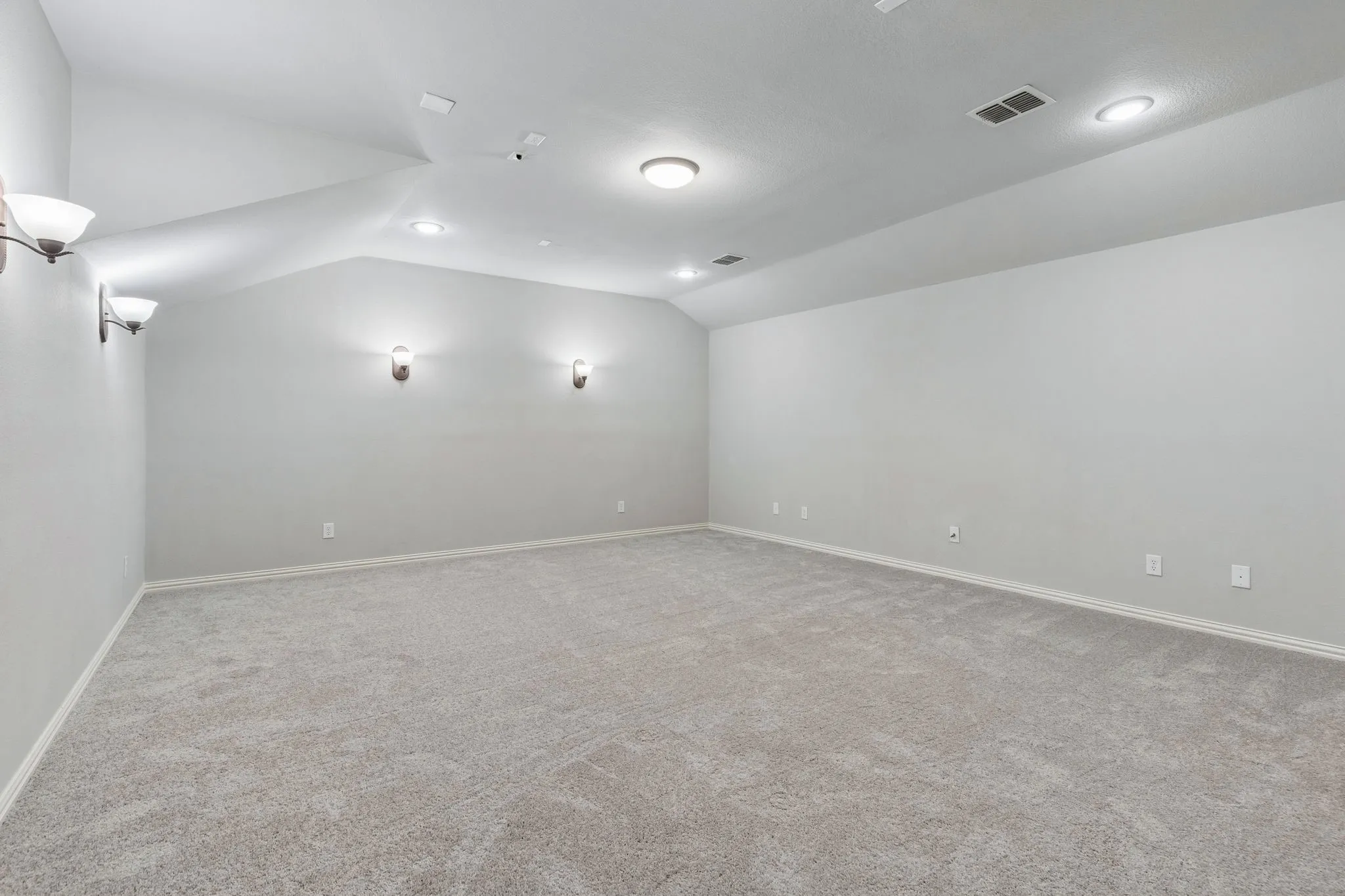 Versatile bonus/media room
