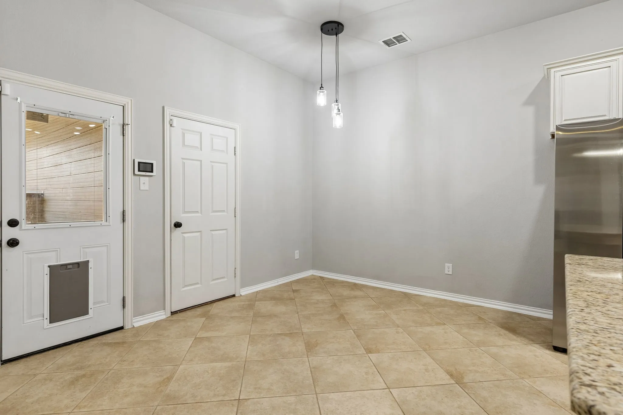 Single Family Residence For Sale in Dallas County , 6955 Clay Academy Boulevard, Dallas, Texas 75236, 4 Bedroom, 4 Bathroom, 3 Garage spaces, 3,861 Sqft, built in 2007, mls#21383277, Real Estate Agent in Dallas, Homes For Sale in Dallas county, Homes For Sale in Dallas, Realtor in Dallas Texas, Real Estate Brokerage Independent Realty Texas, Luminita Cordes Realtor
