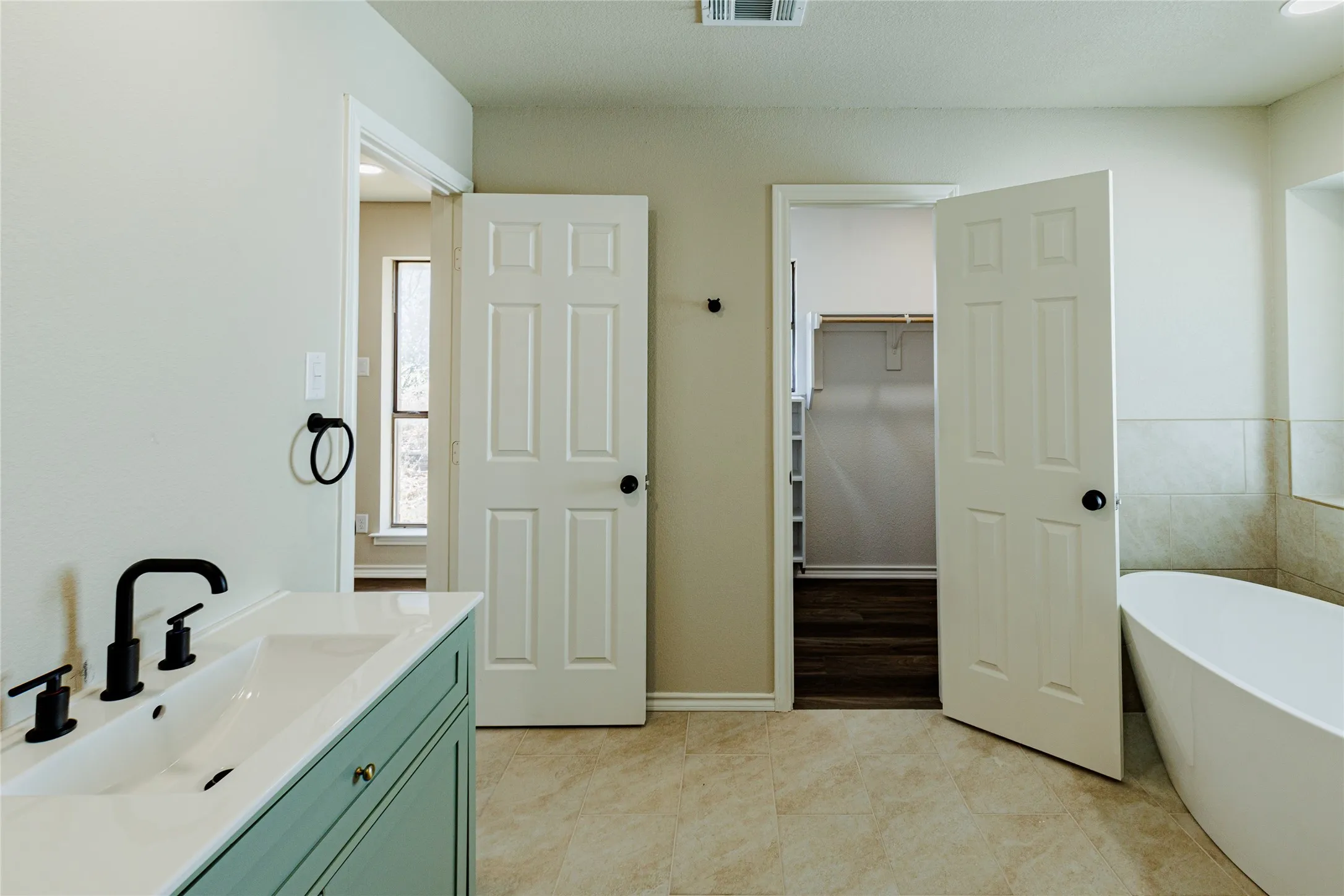Single Family Residence For Sale in Wise County , 1376 County Road 4651, Rhome, Texas 76078, 4 Bedroom, 3 Bathroom, Garage spaces, 2,445 Sqft, built in 1986, mls#21388231, Real Estate Agent in Rhome, Homes For Sale in Wise county, Homes For Sale in Rhome, Realtor in Rhome Texas, Real Estate Brokerage Independent Realty Texas, Luminita Cordes Realtor