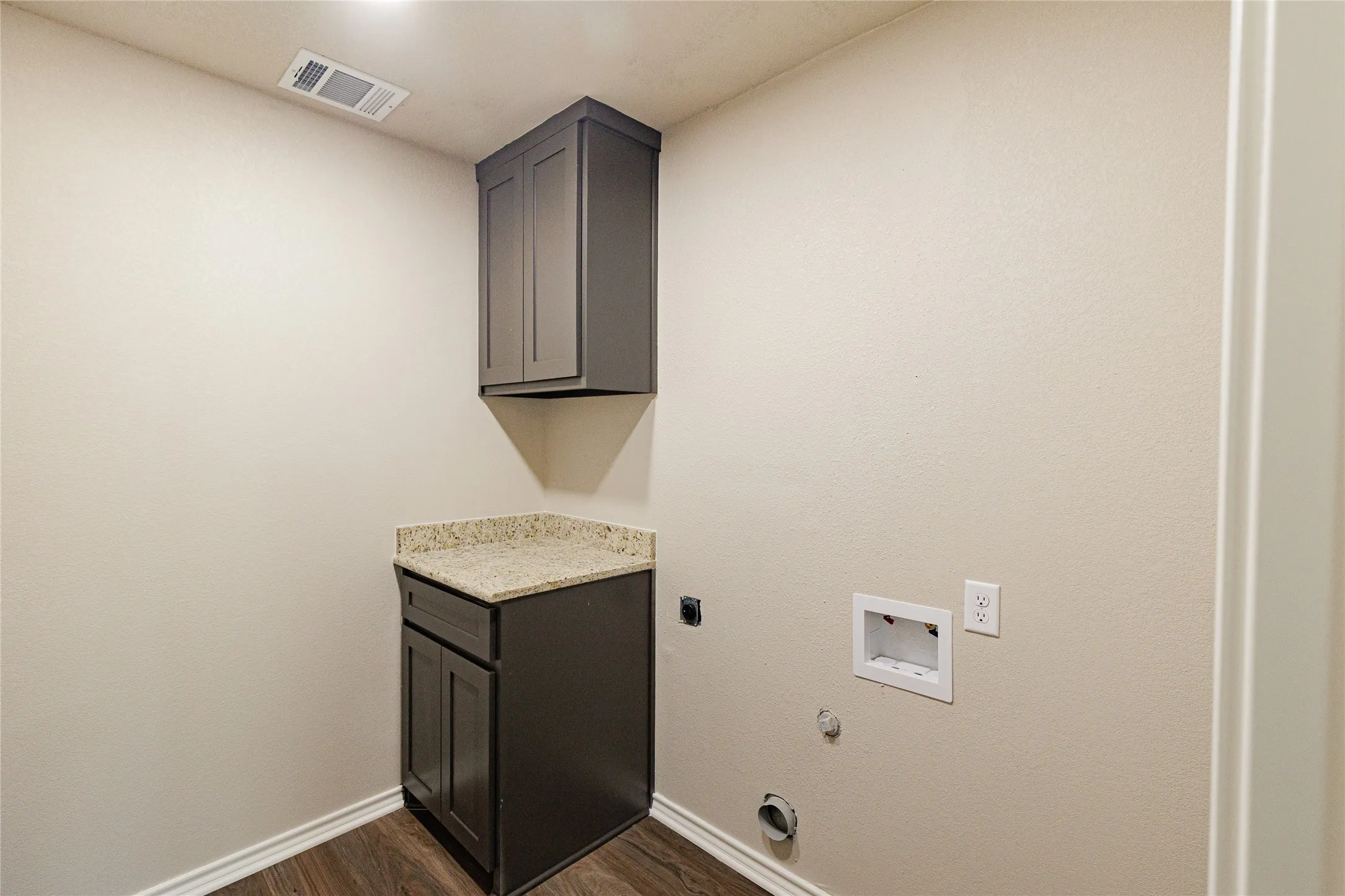 Single Family Residence For Sale in Wise County , 1376 County Road 4651, Rhome, Texas 76078, 4 Bedroom, 3 Bathroom, Garage spaces, 2,445 Sqft, built in 1986, mls#21388231, Real Estate Agent in Rhome, Homes For Sale in Wise county, Homes For Sale in Rhome, Realtor in Rhome Texas, Real Estate Brokerage Independent Realty Texas, Luminita Cordes Realtor