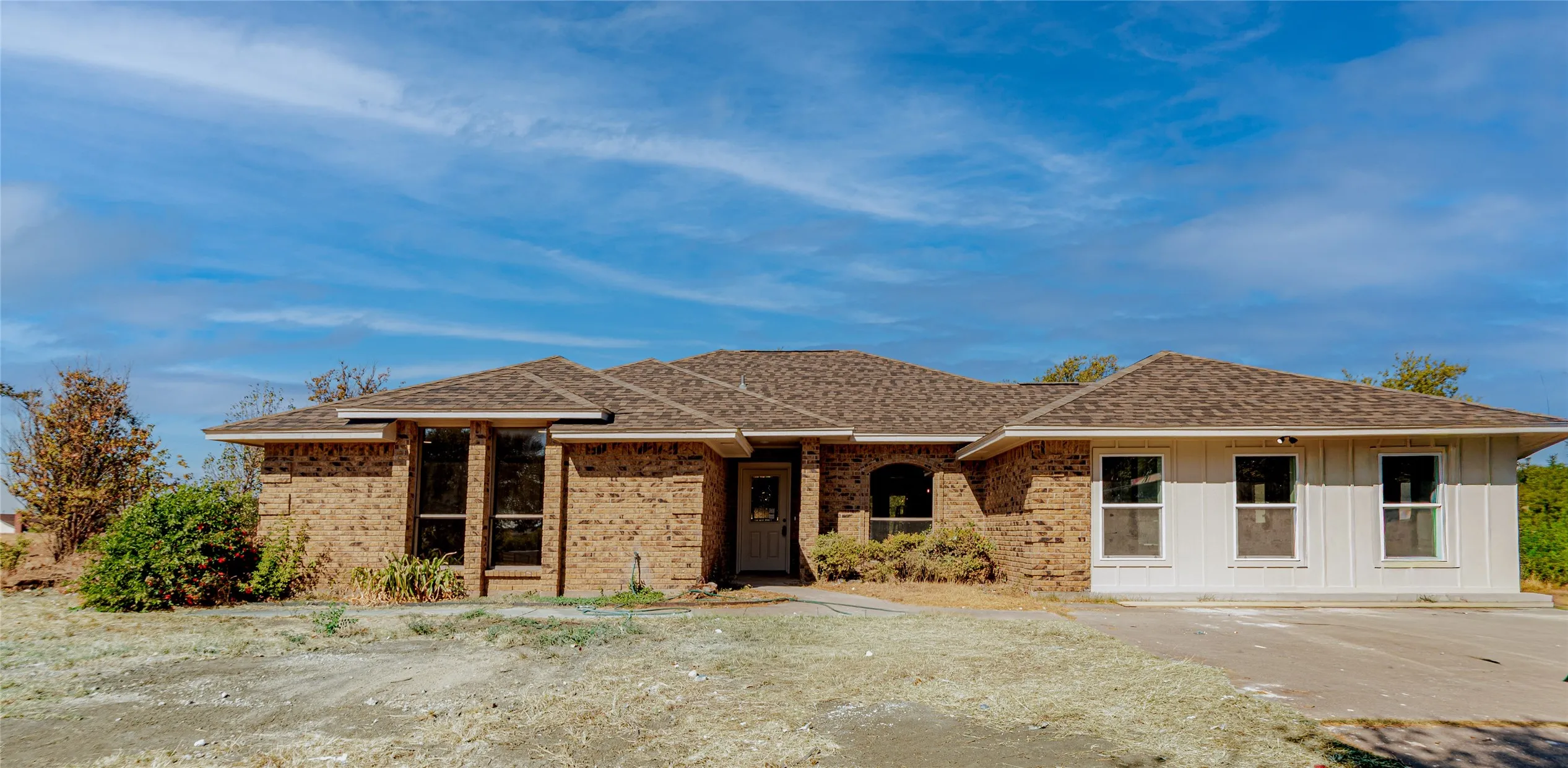 Single Family Residence For Sale in Wise County , 1376 County Road 4651, Rhome, Texas 76078, 4 Bedroom, 3 Bathroom, Garage spaces, 2,445 Sqft, built in 1986, mls#21388231, Real Estate Agent in Rhome, Homes For Sale in Wise county, Homes For Sale in Rhome, Realtor in Rhome Texas, Real Estate Brokerage Independent Realty Texas, Luminita Cordes Realtor